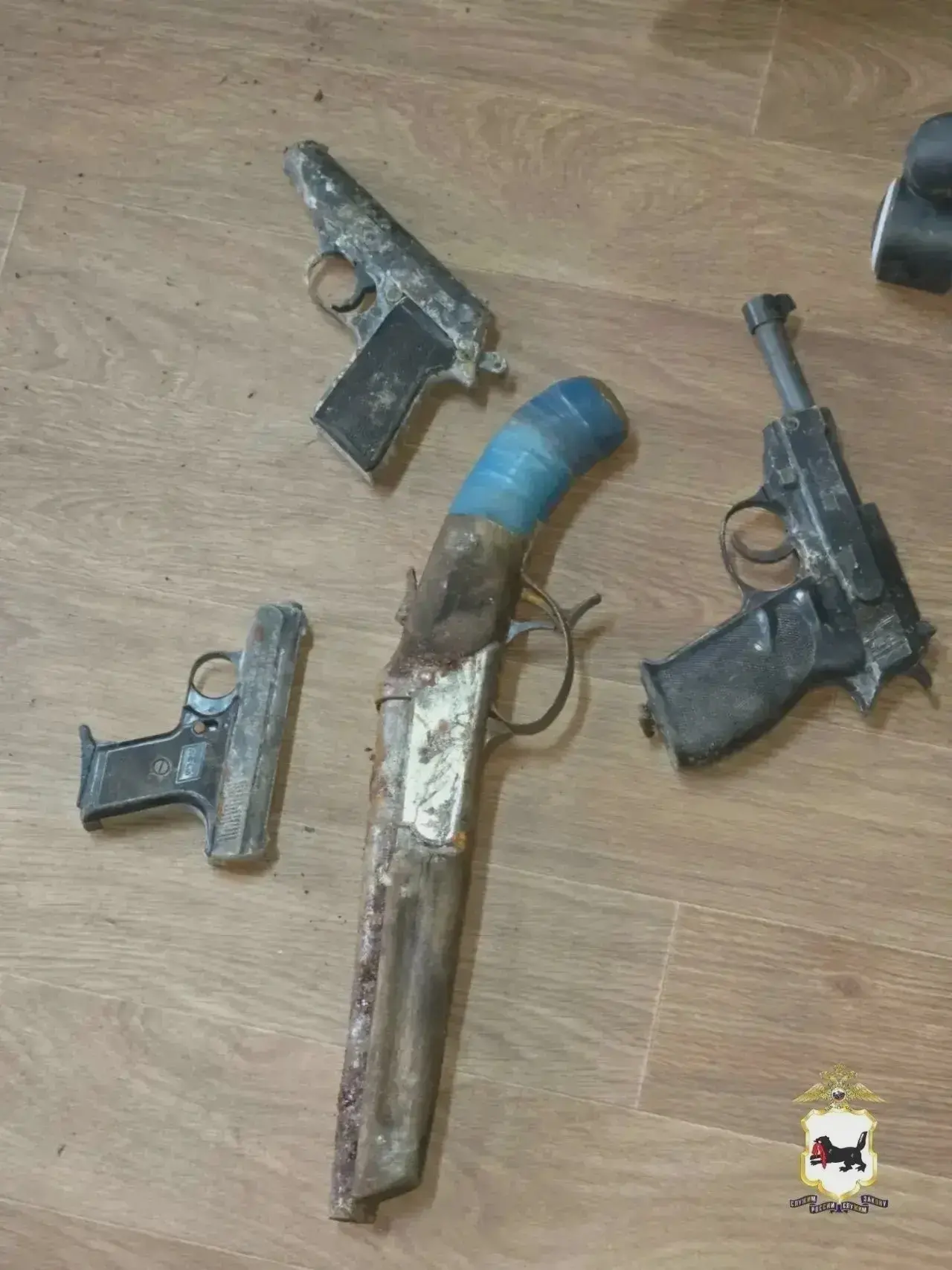 В гараже нашли оружие и взрывчатку