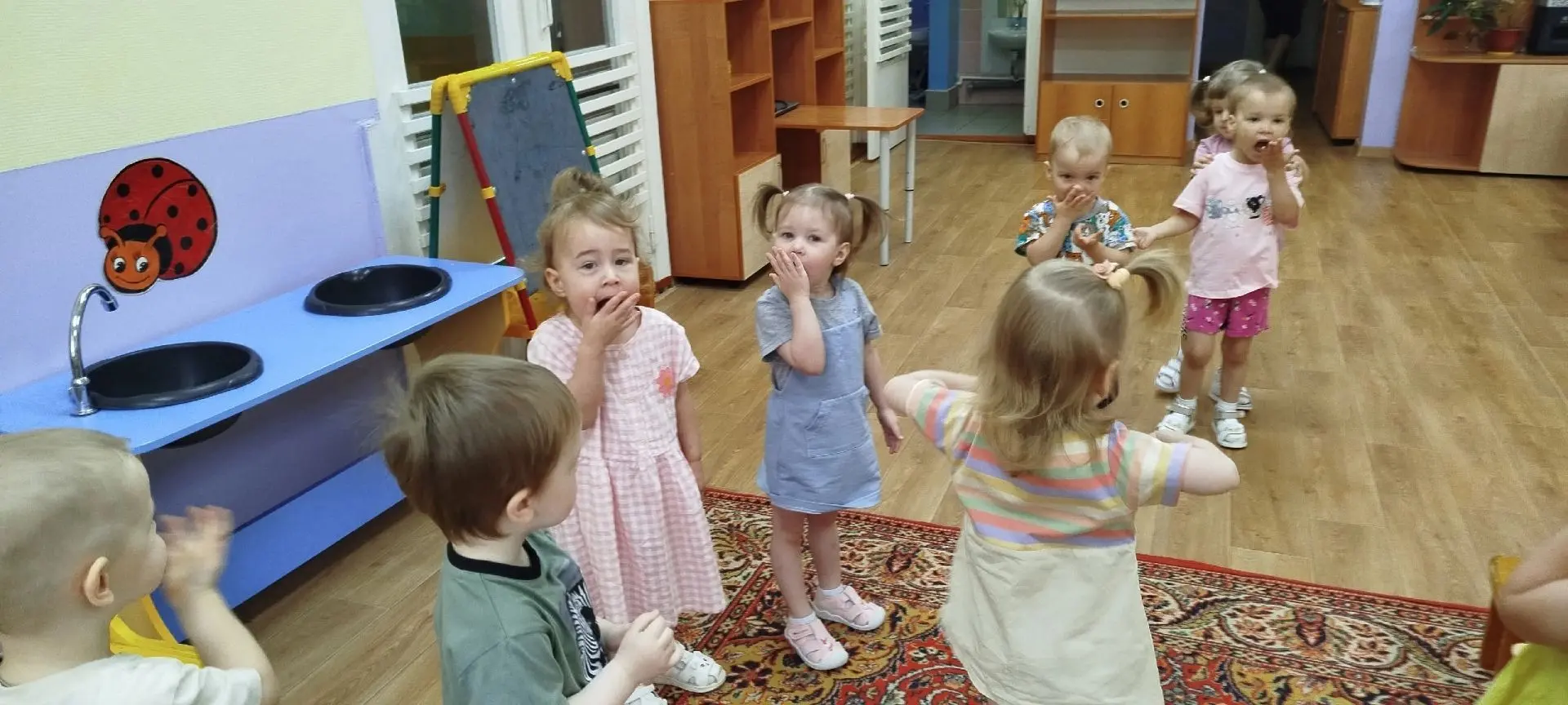 "Чух-чух-чух-чух, паровозик!