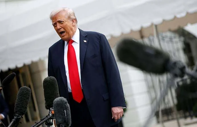 Трамп снова предлагает Украине сменить президента. И это не оговорка. Именно «снова».