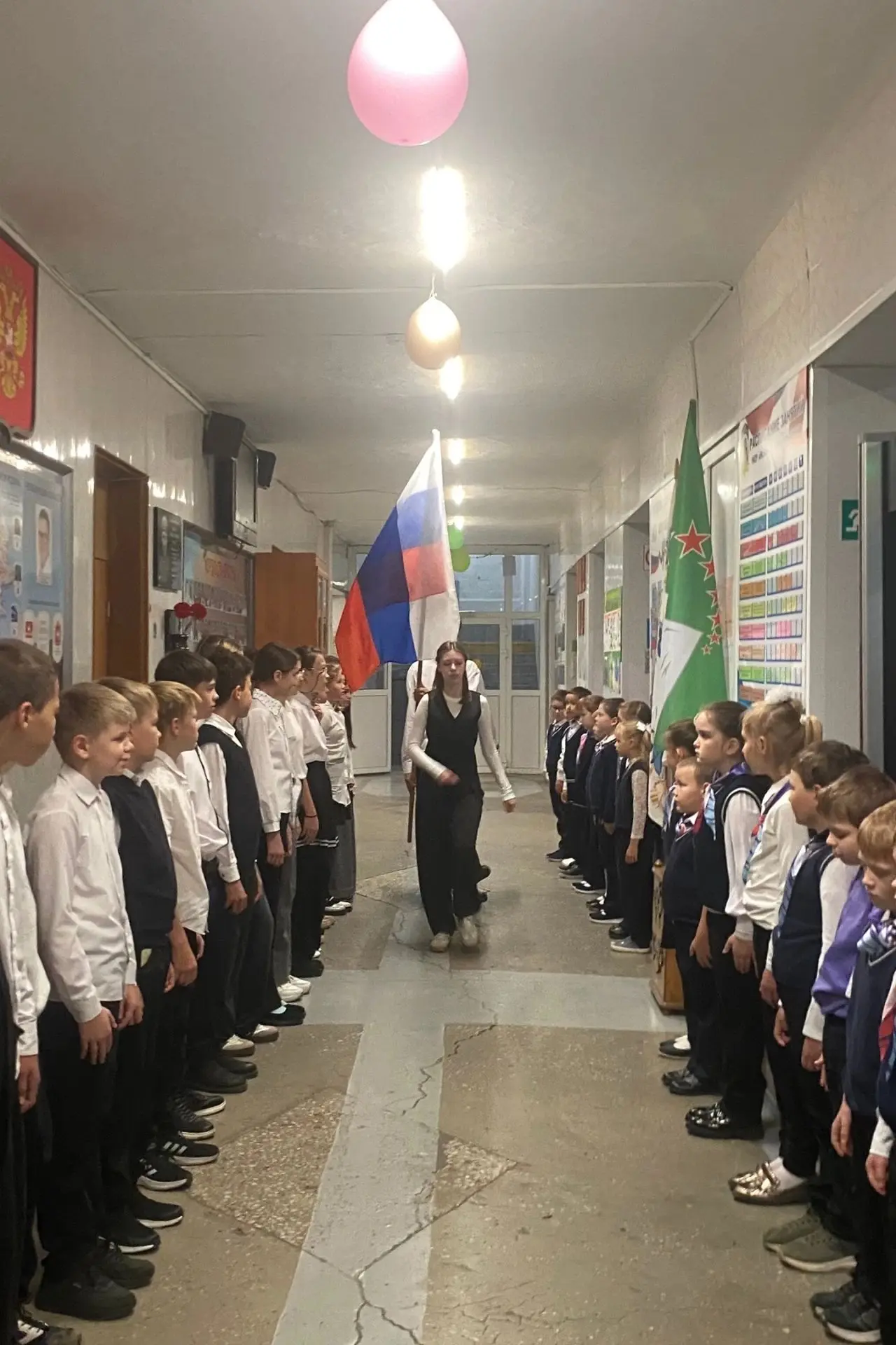🎉 В нашей школе прошла традиционная торжественная линейка, посвящённая выносу флага и ...