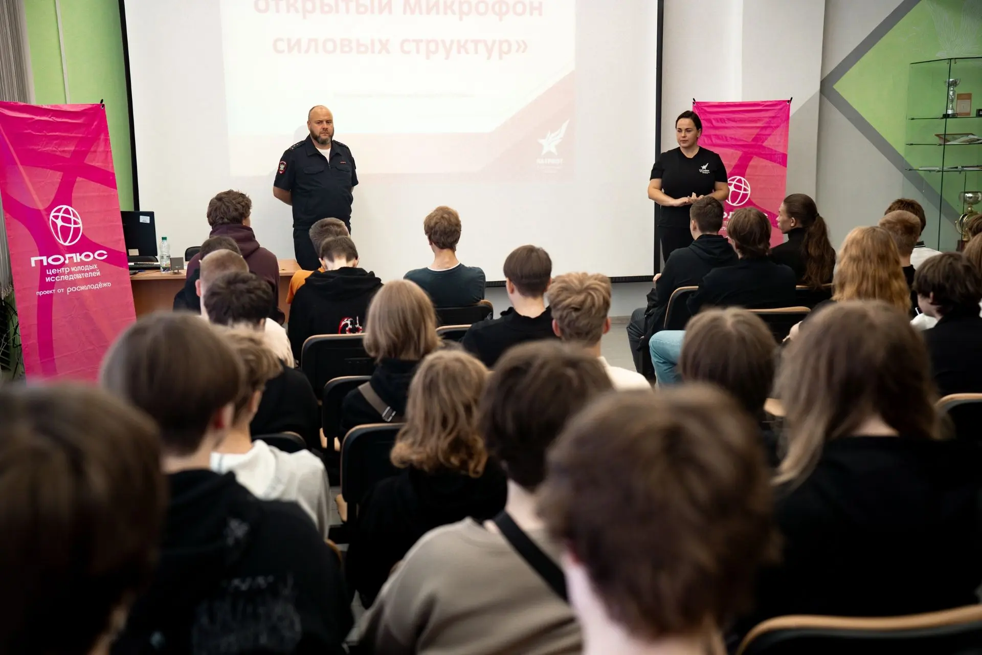 🎙 «Служим России: открытый микрофон и живая память» — так звучала тема важной встречи ...