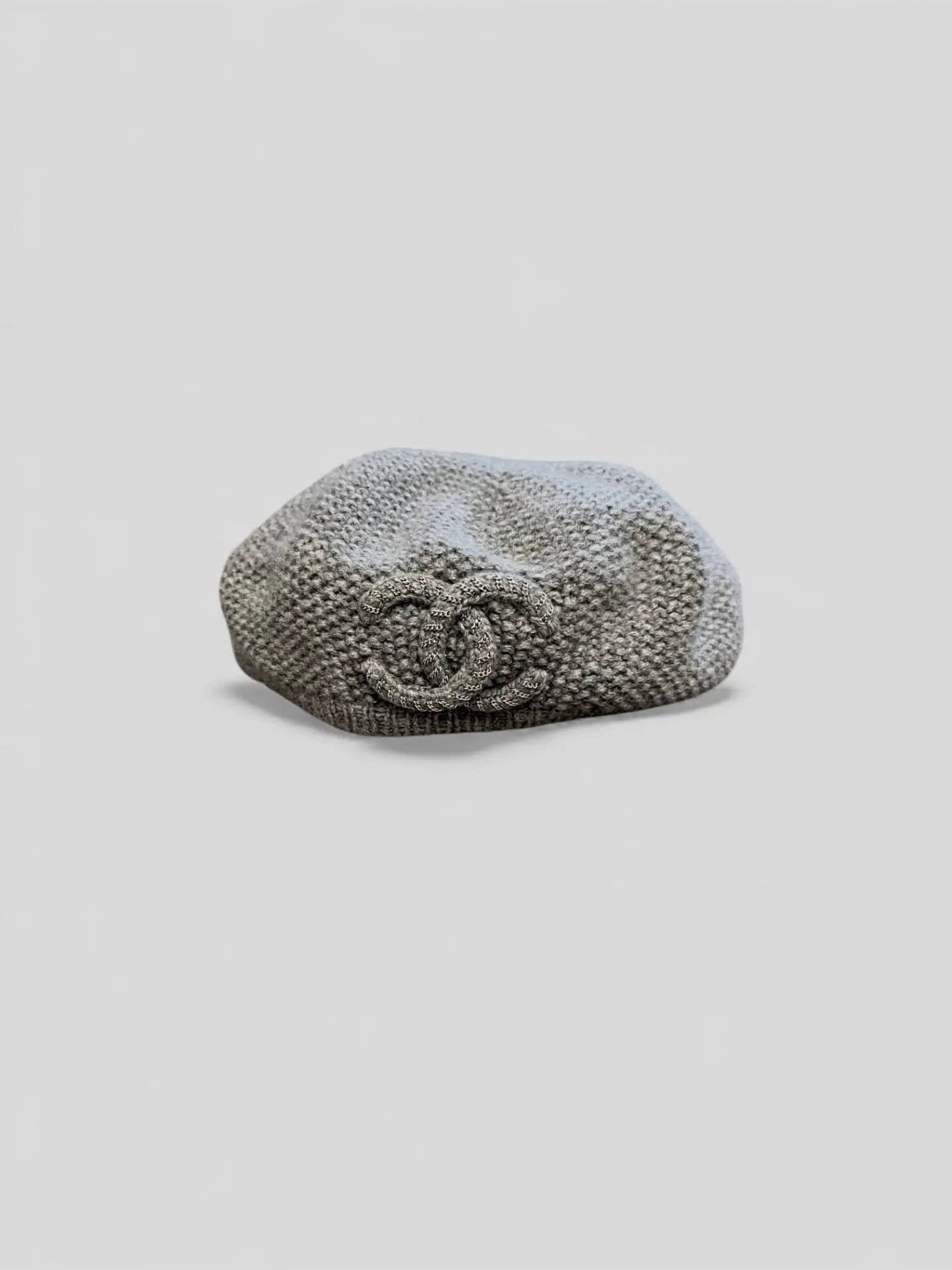 Берет Chanel из нежного 100%-го кашемира. Идеальное состояние.