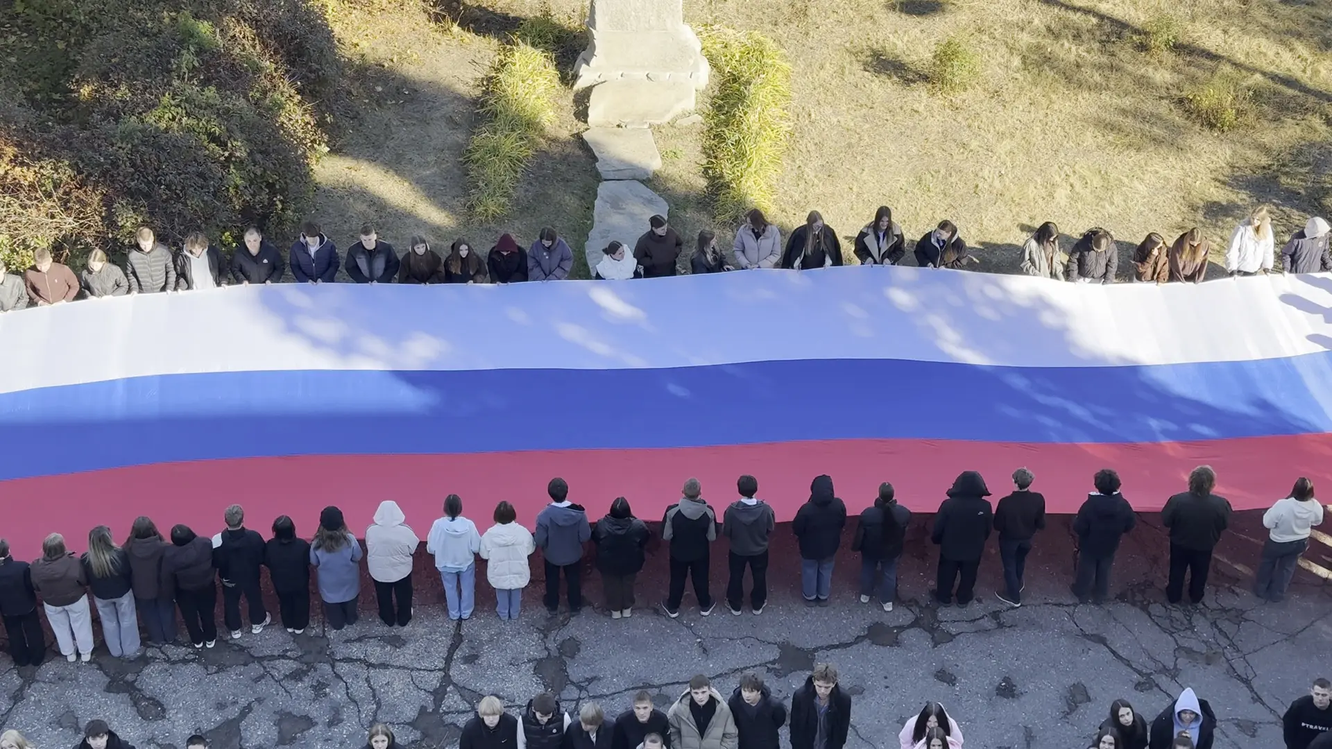 💙 Молодогвардейцы в регионах проводят праздничные флешмобы ко Дню рождения Президента ...