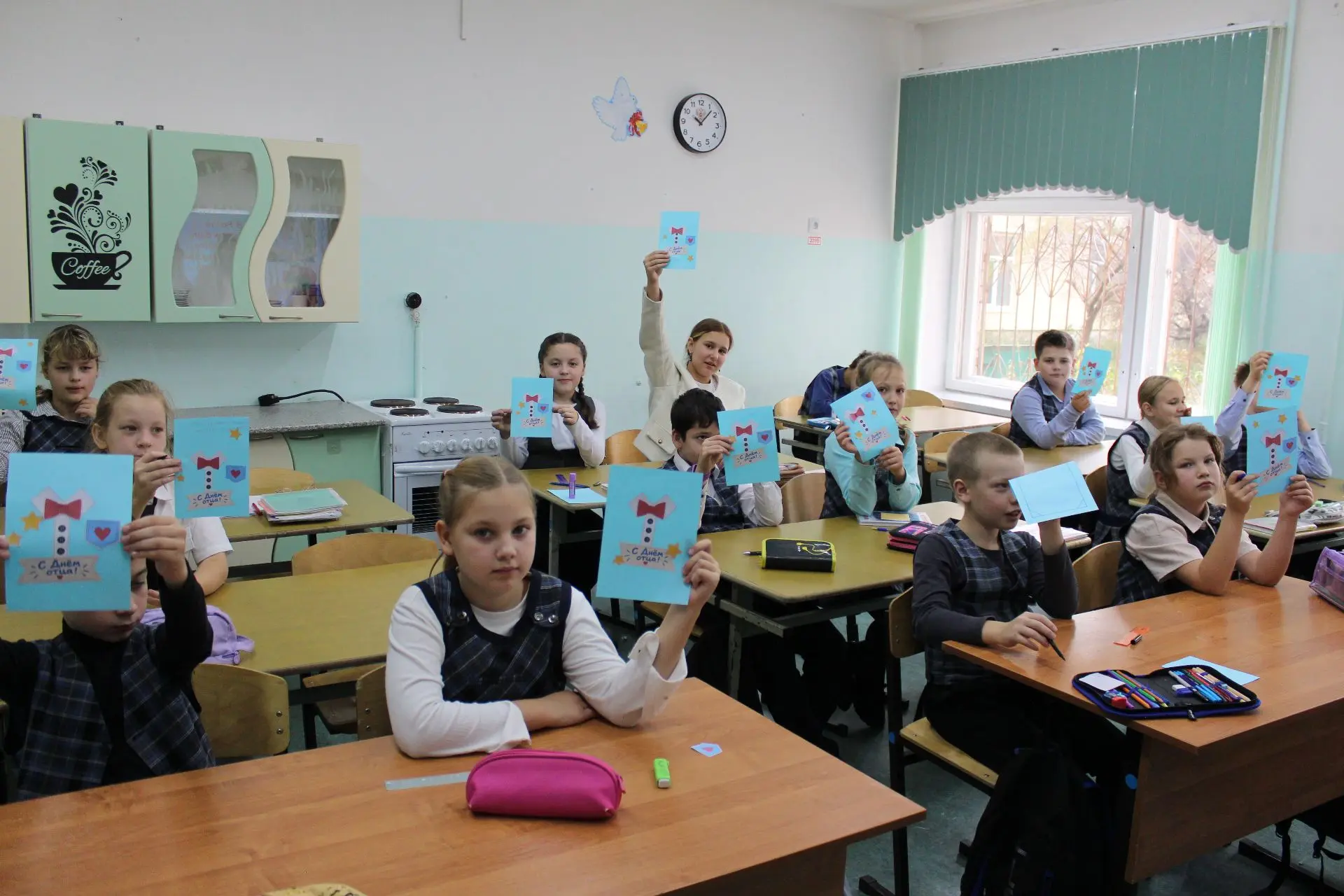 16 октября в 4 «Г» классе прошел мастер-класс по изготовлению поздравительных открыток ...