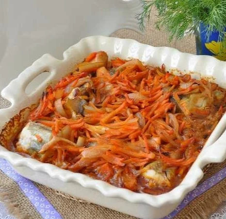 МИНТАЙ С МОРКОВЬЮ И ЛУКОМ В ДУХОВКЕ