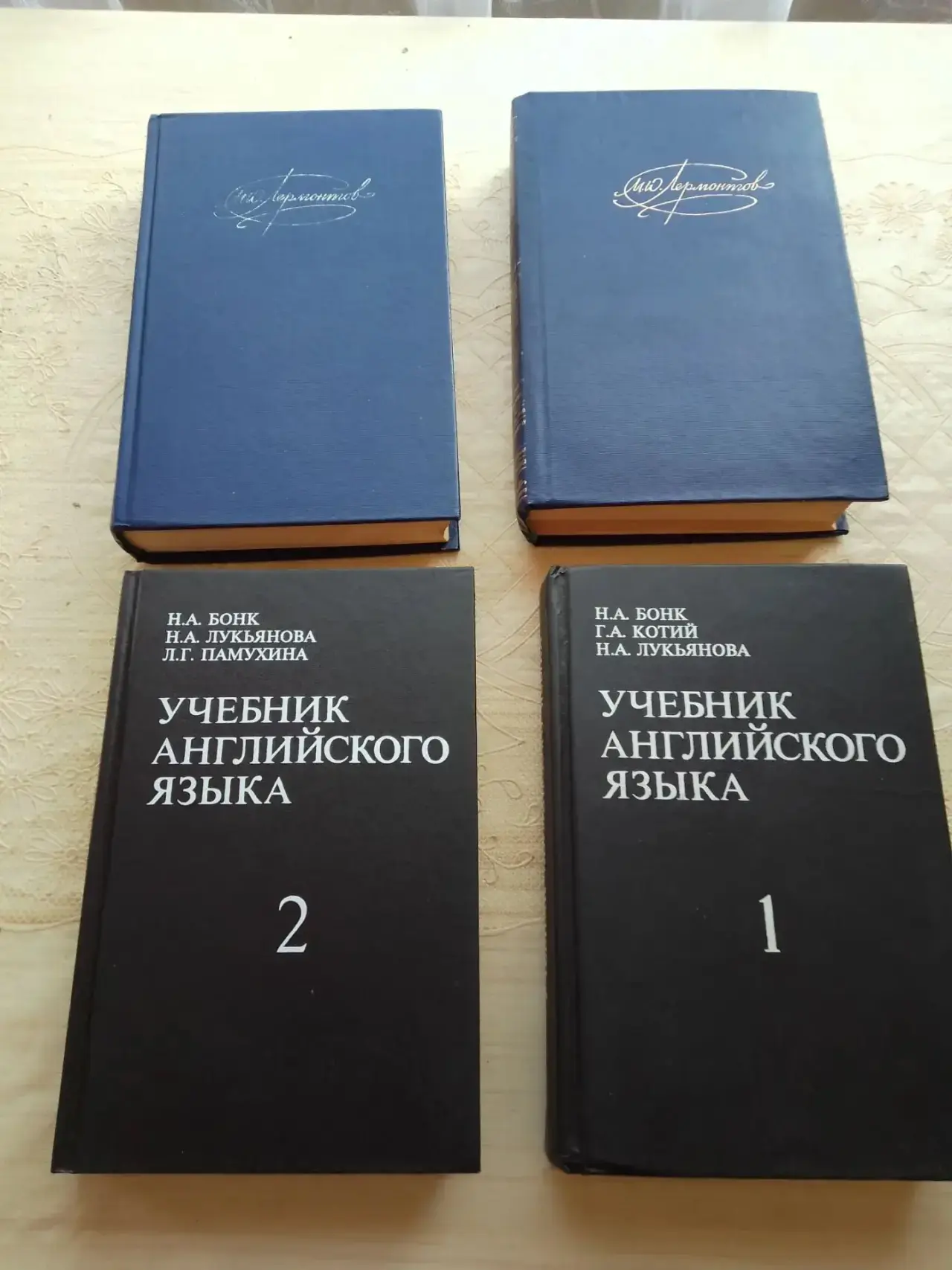 Может кому-то нужны такие книги? Отдам за шоколадку. Самовывоз. Ст. Саратовская. Т. +7-...