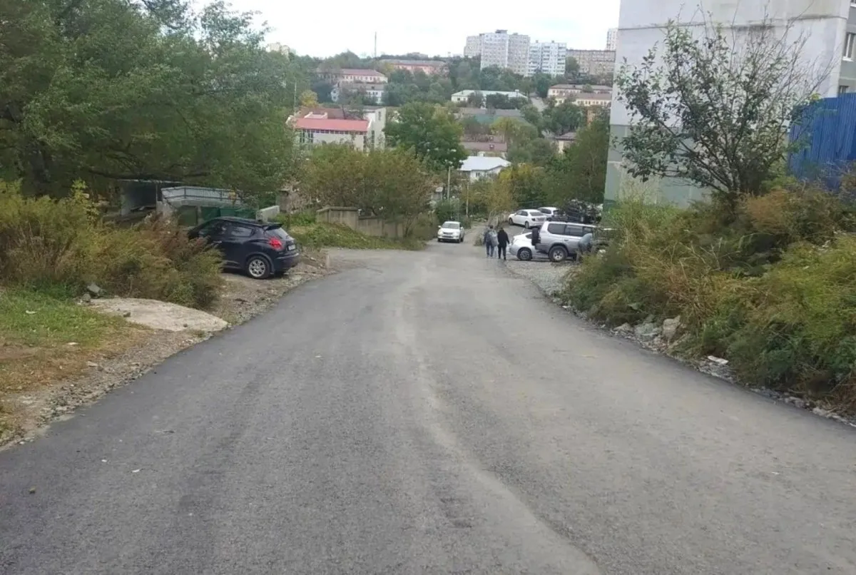 Во Владивостоке отремонтировали проезд от Никифорова до Сафонова, который два года наза...