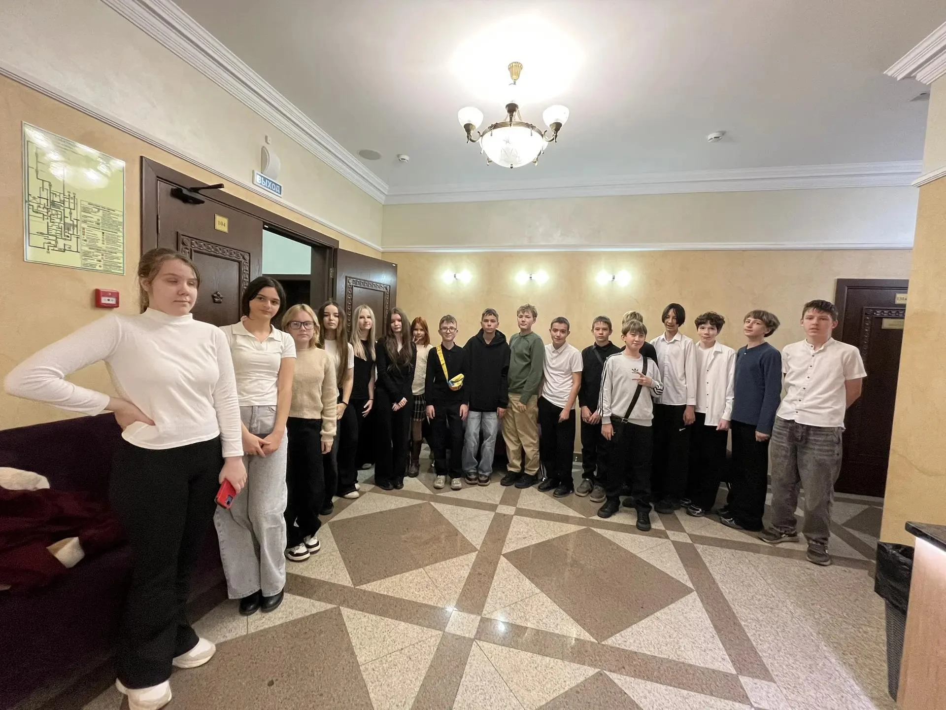 🎭Учащиеся 7Б класса побывали на спектакле «Белый пароход» в Русском драматическом театре.