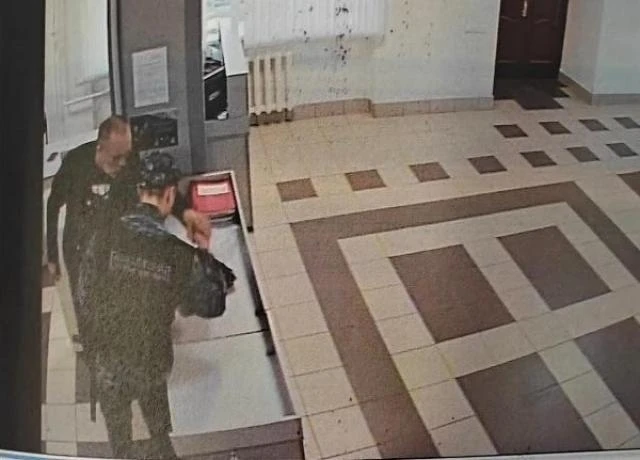 Северодвинец Баринов, толкнувший судебного пристава в здании суда, сядет на скамью подс...