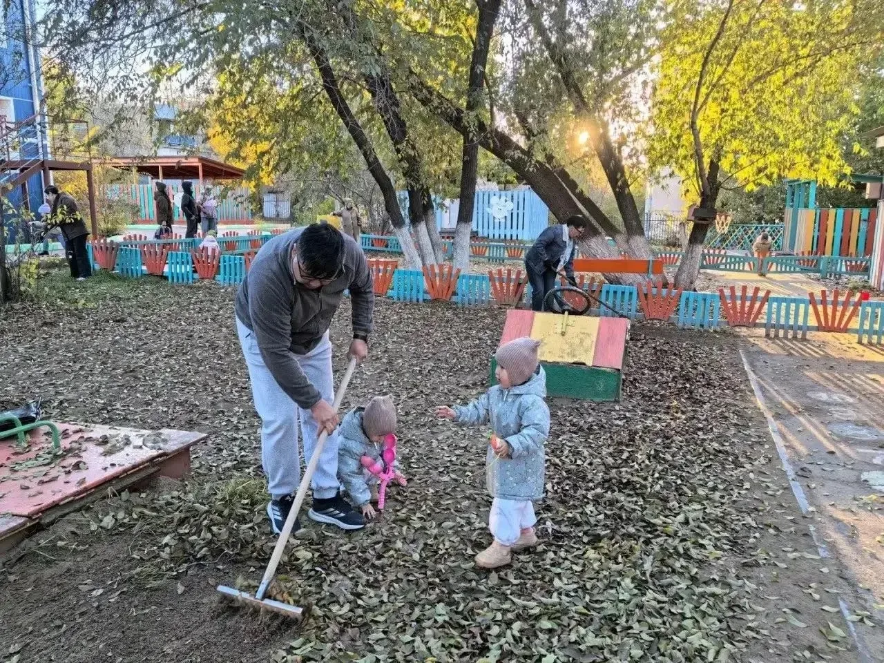 Дошколята вышли в Улан-Удэ на месячник чистоты