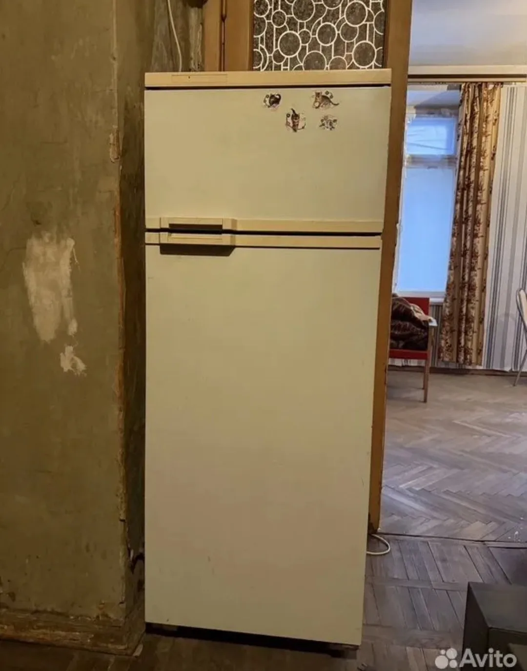 Холодильник Б/У в неплохом состоянии, рабочий. Отдаю бесплатно, только самовывоз (Средн...