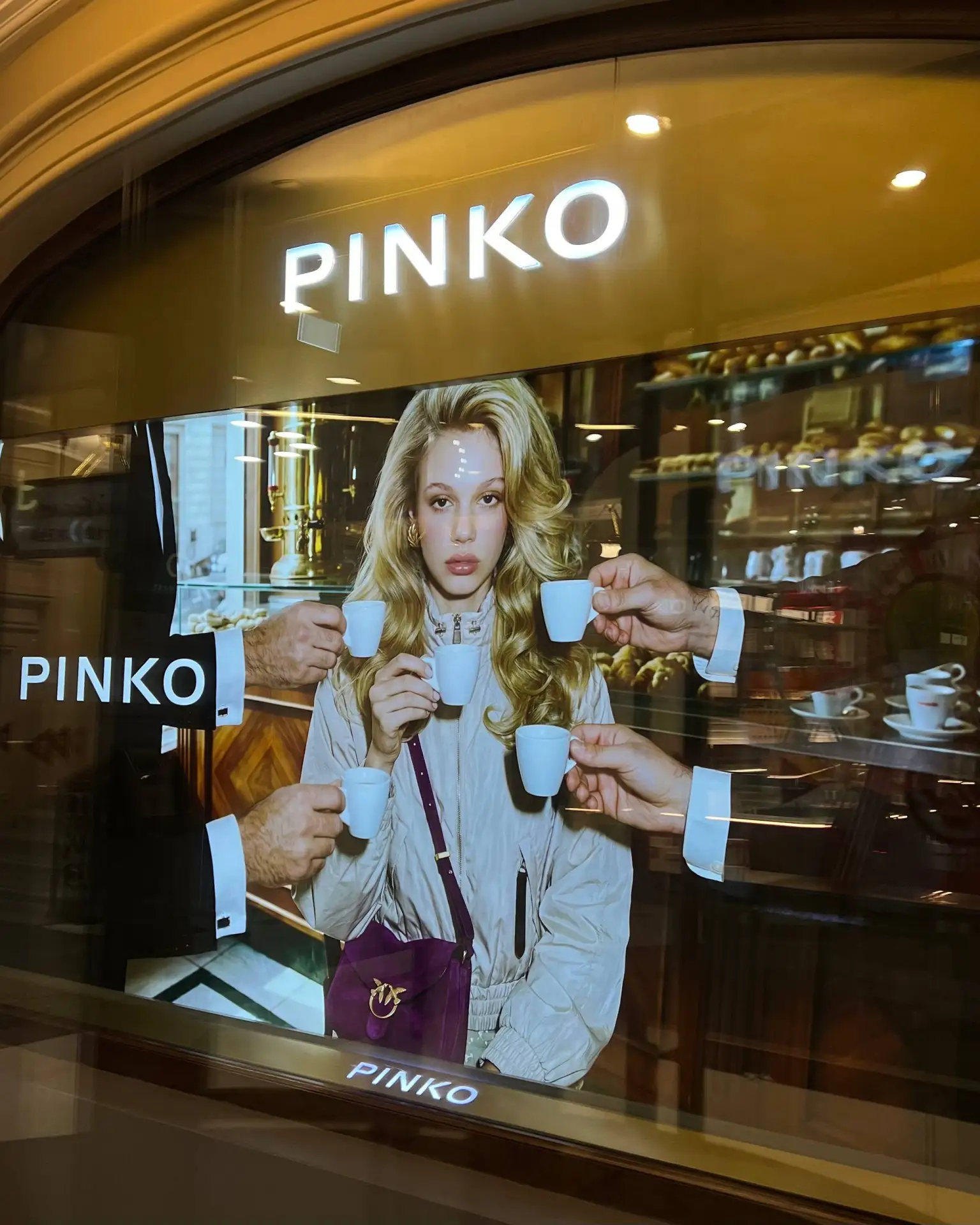 Девы, срочный сбор. Увидела вот эту рекламу Pinko и до сих пор отойти не могу. Мне же н...