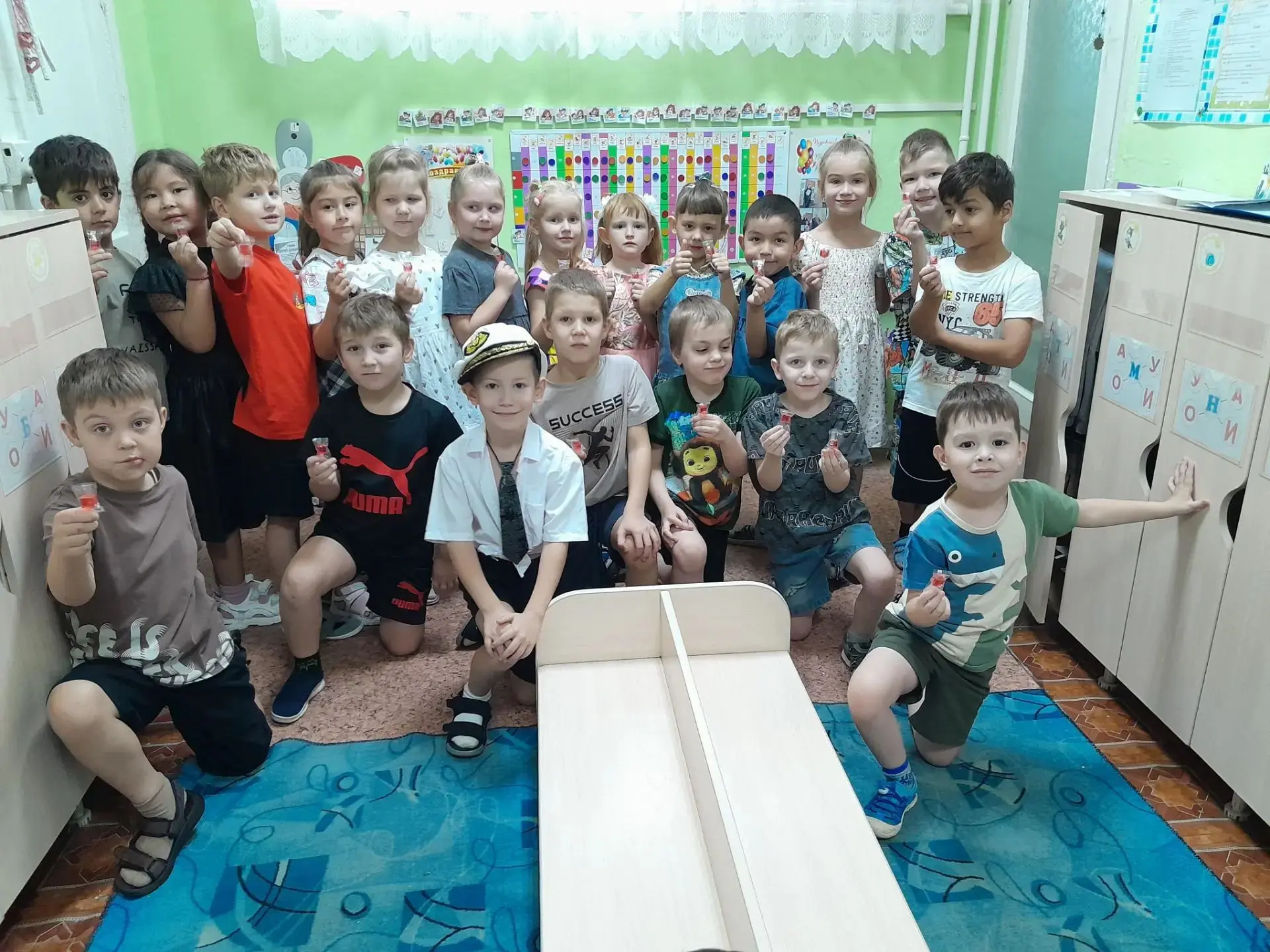 👶🧒По традиции ребята подготовительной группы "Солнышко» отмечают, а в конце недели по...