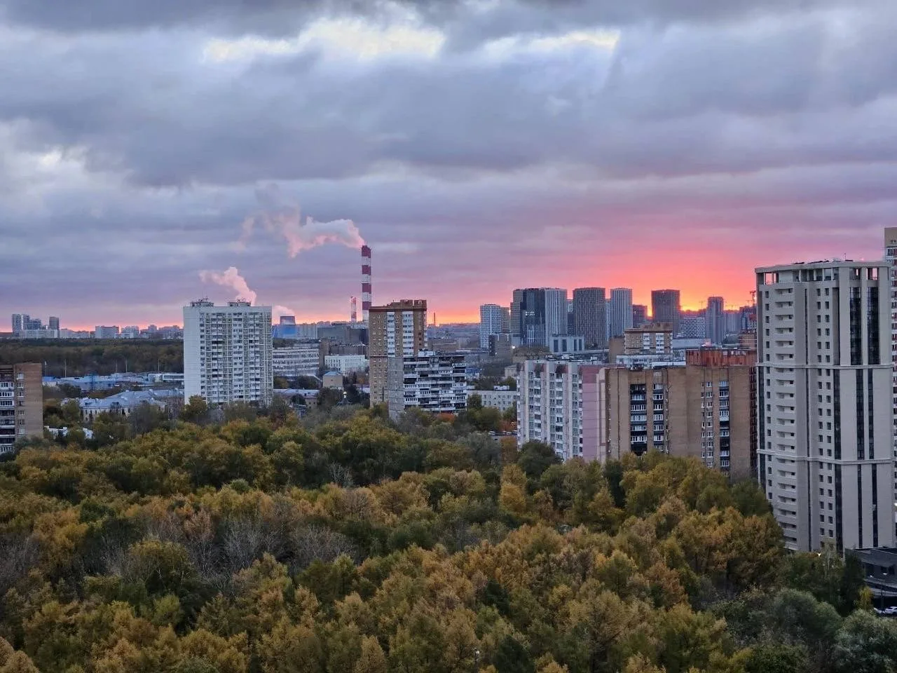 Красочный рассвет был вчера в нашем округе☀