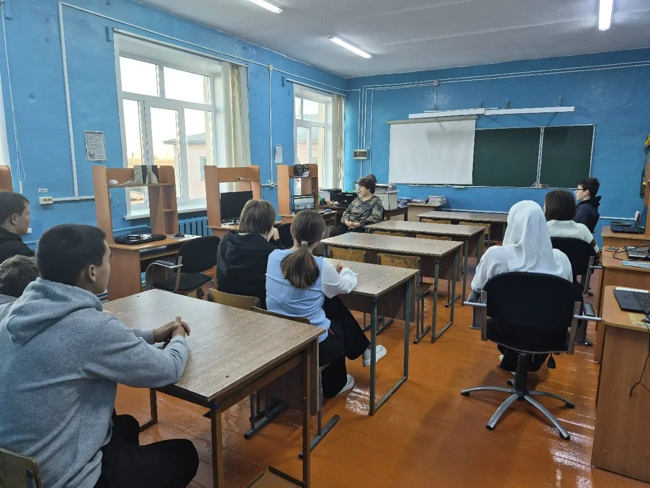 В нашей школе 15.10.2026 прошло профориентационное занятие билет в будущее.