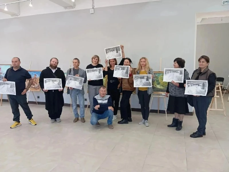 Для мариупольцев в Краеведческом музее провели мастер-класс по рисованию углем. Его про...