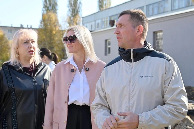 Глава Пензы Олег Денисов посетил стройплощадку ФОКа на Шуисте