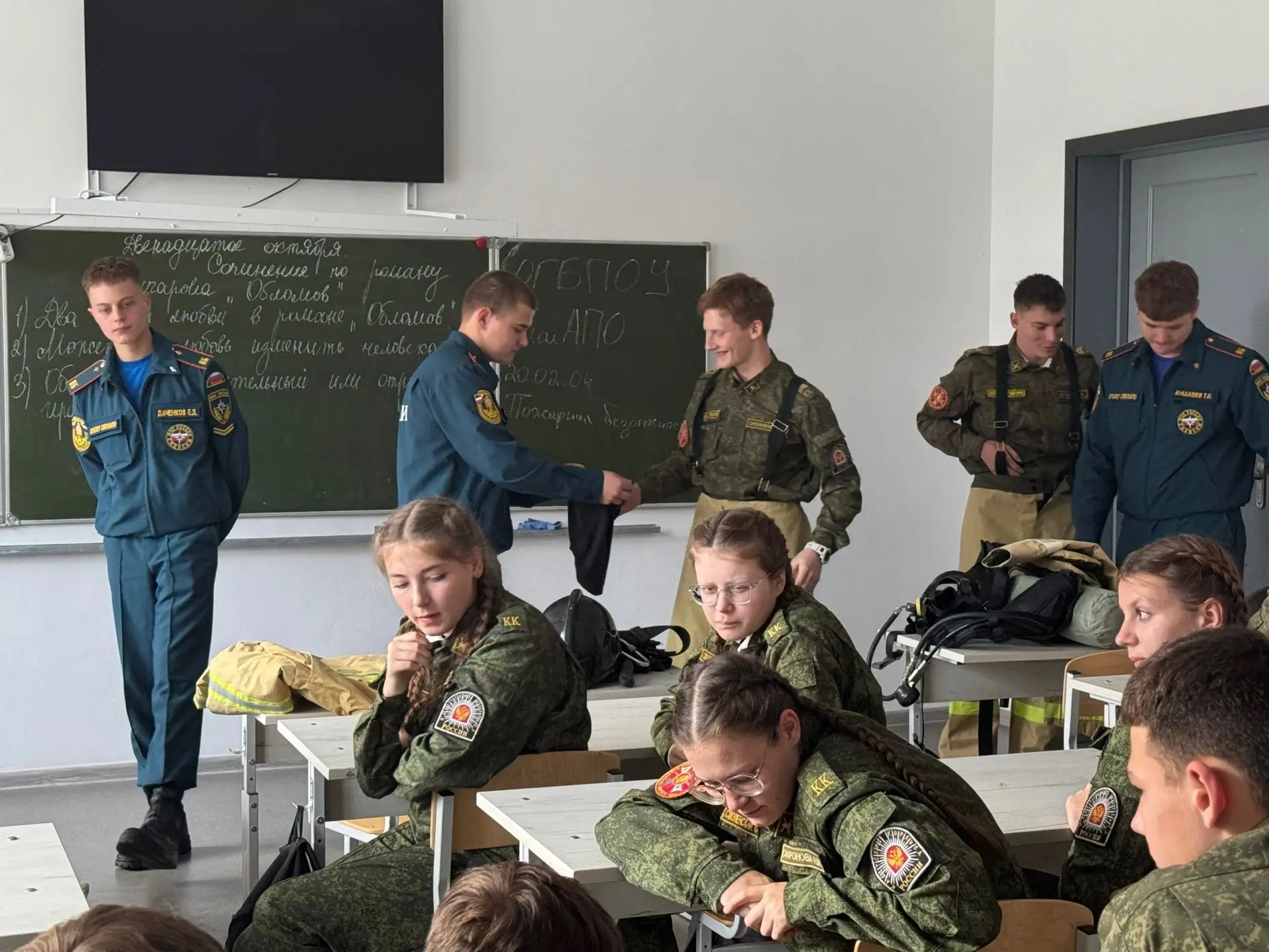 Студенты СмолАПО провели для обучающихся кадетского корпуса профориентационную професси...