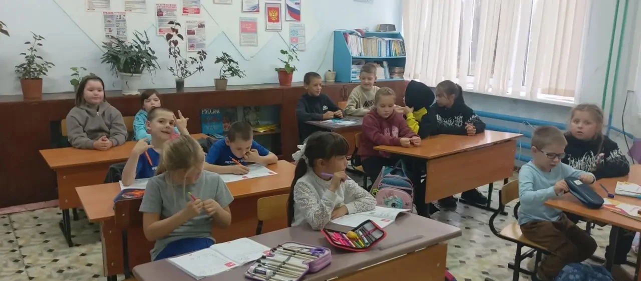 В начальных классах Большекалтайской ООШ, филиала МБОУ Залесовская СОШ №2 прошёл открыт...