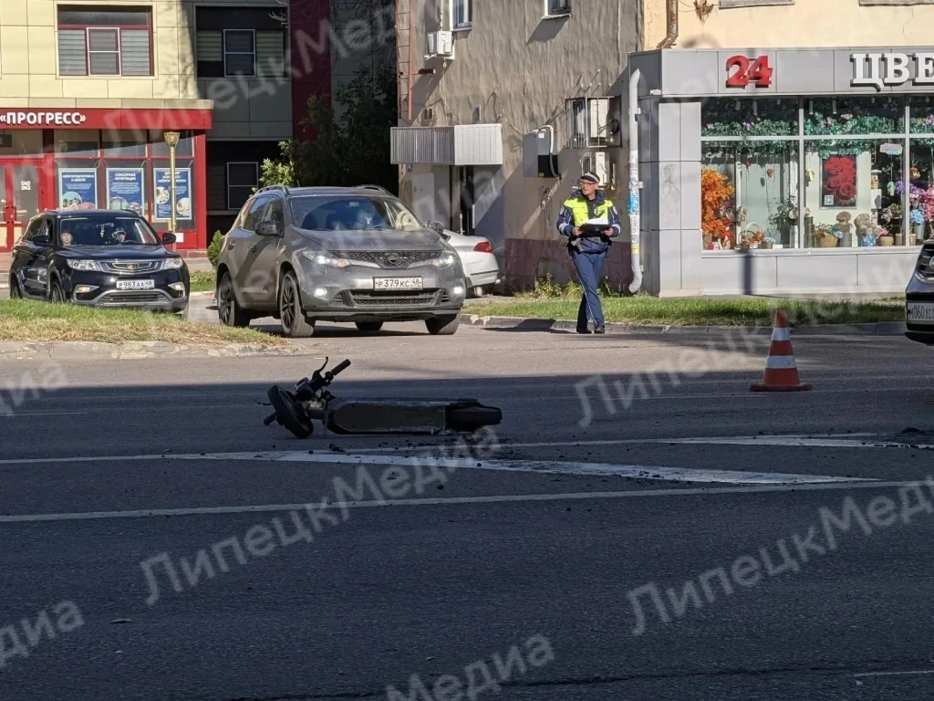 Самокатчик и «Киа» столкнулись в Липецке: пострадавший в больнице