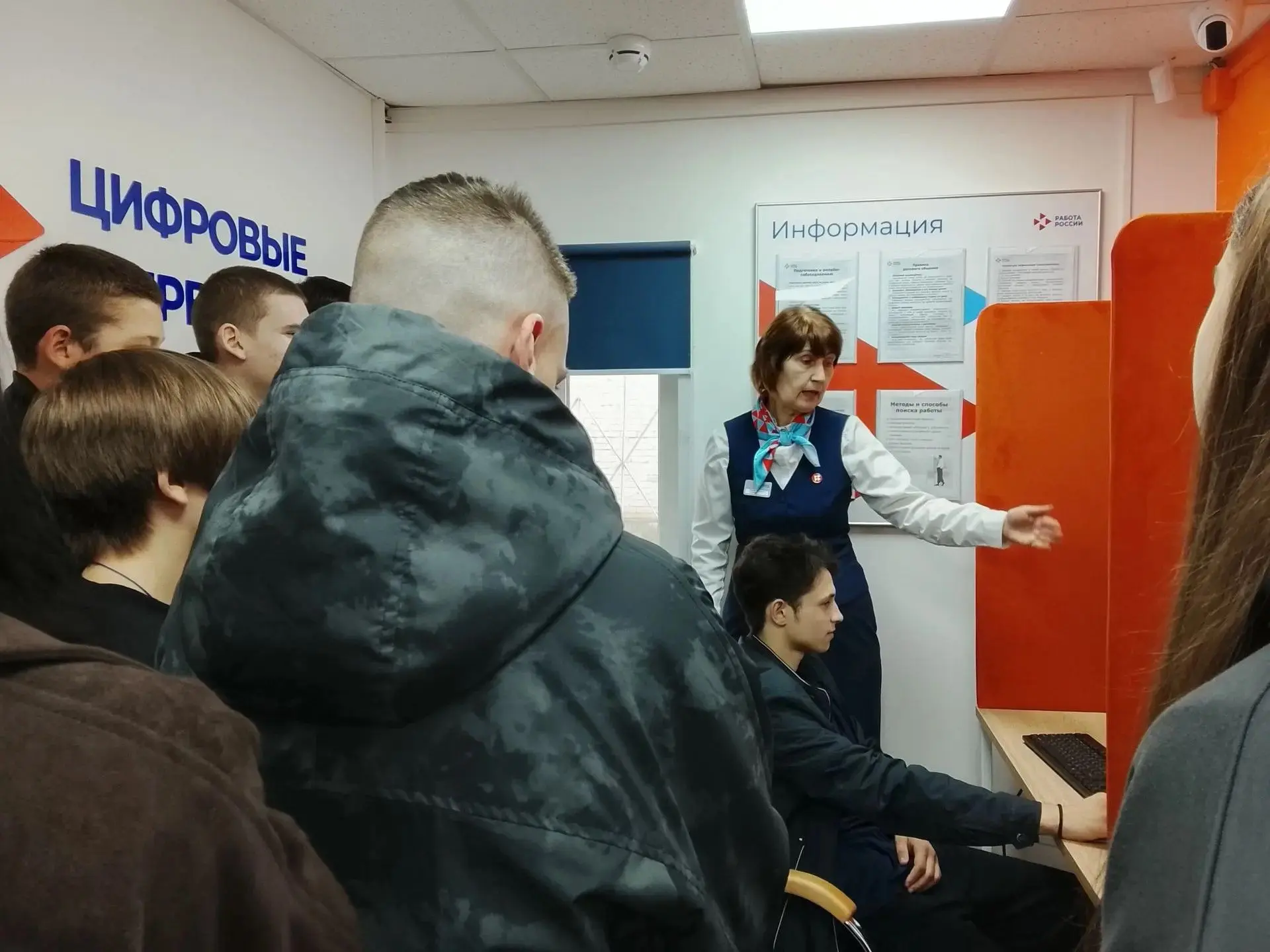8 октября девятиклассники 9Г класса и классный руководитель Кравцива Л.Э. совершили поз...