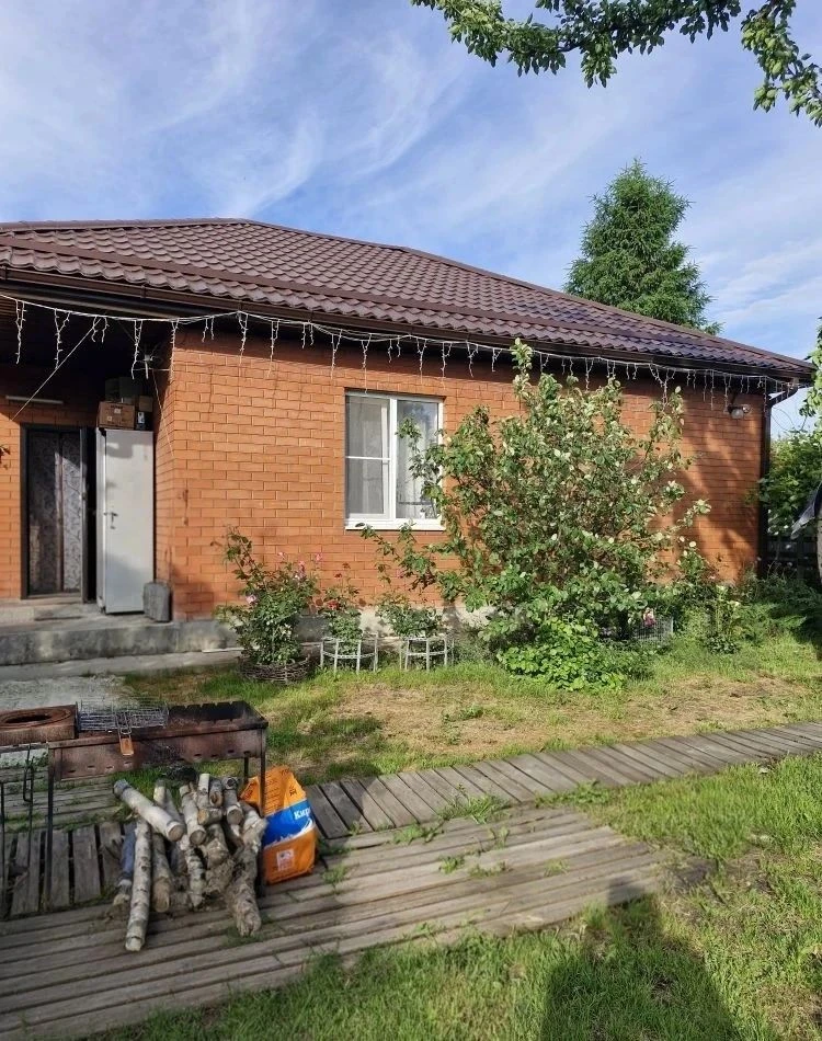 Сдаётся дом на длительный срок. 11км ростовского шоссе. Дом 80кв, 3 комнаты + кухня гос...