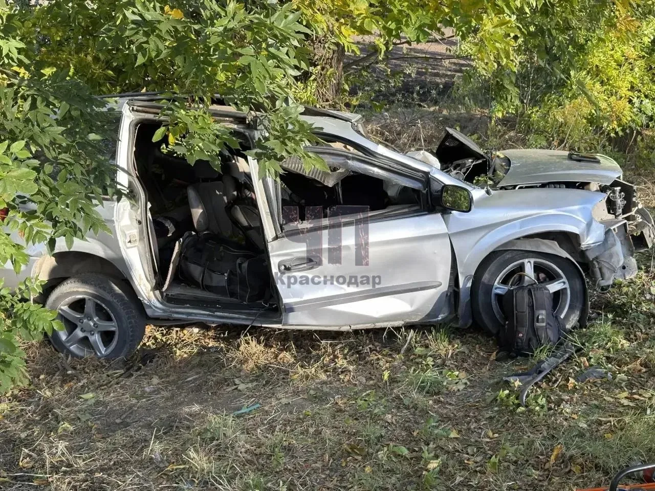 Два человека погибли после удара о дерево на трассе «Кавказ»!