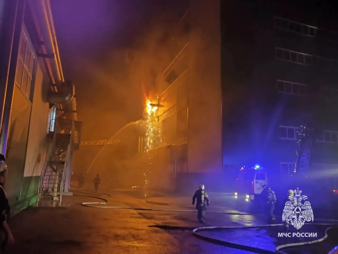 Пожар на заводе по производству ОСБ-плит произошел в Томске