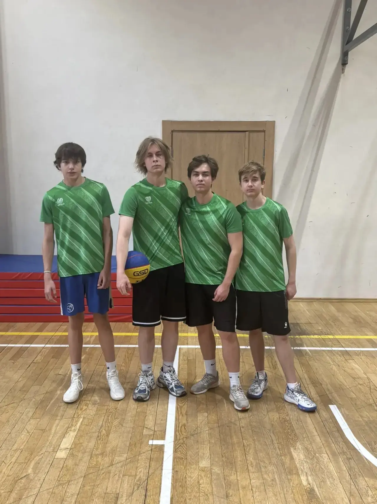 🏀 Наша сборная по баскетболу из гимназии №5 под руководством тренера Евсеева Д.А. прин...