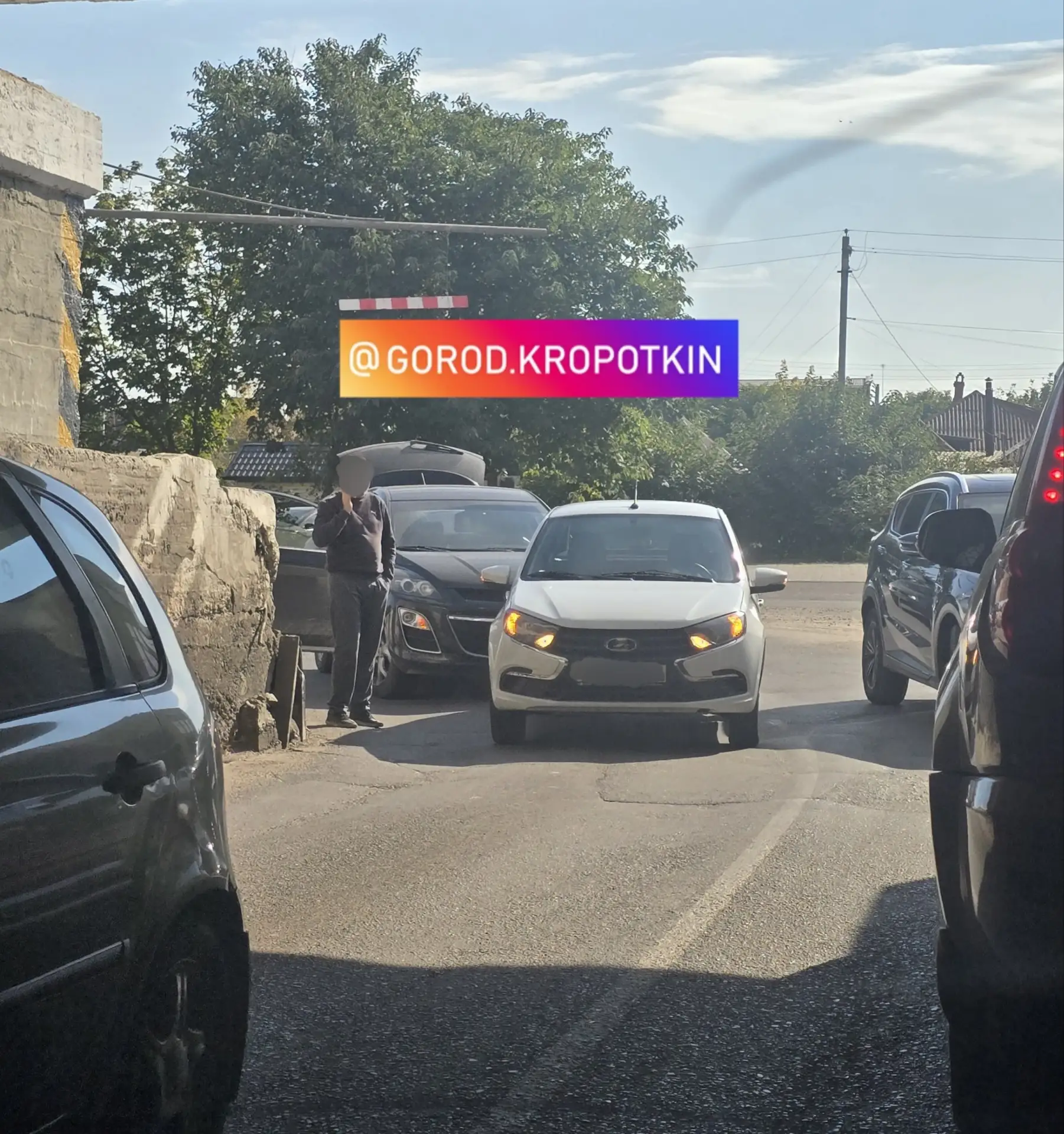 ДТП перед въездом в западной тоннель, небольшая пробка.