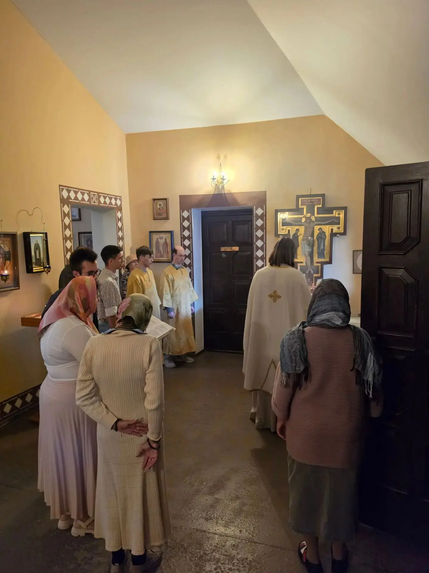 🕊 Вечернее богослужение в день памяти священномученика Петра, митрополита Крутицкого