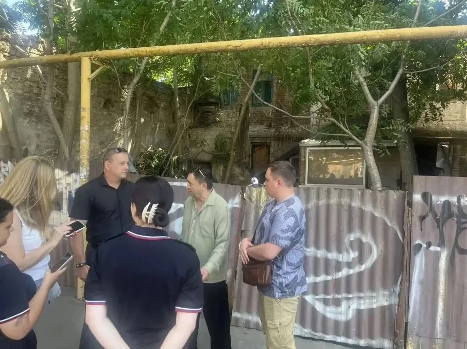 🚨 В Ростове выселили цыган из аварийных домов на Станиславского