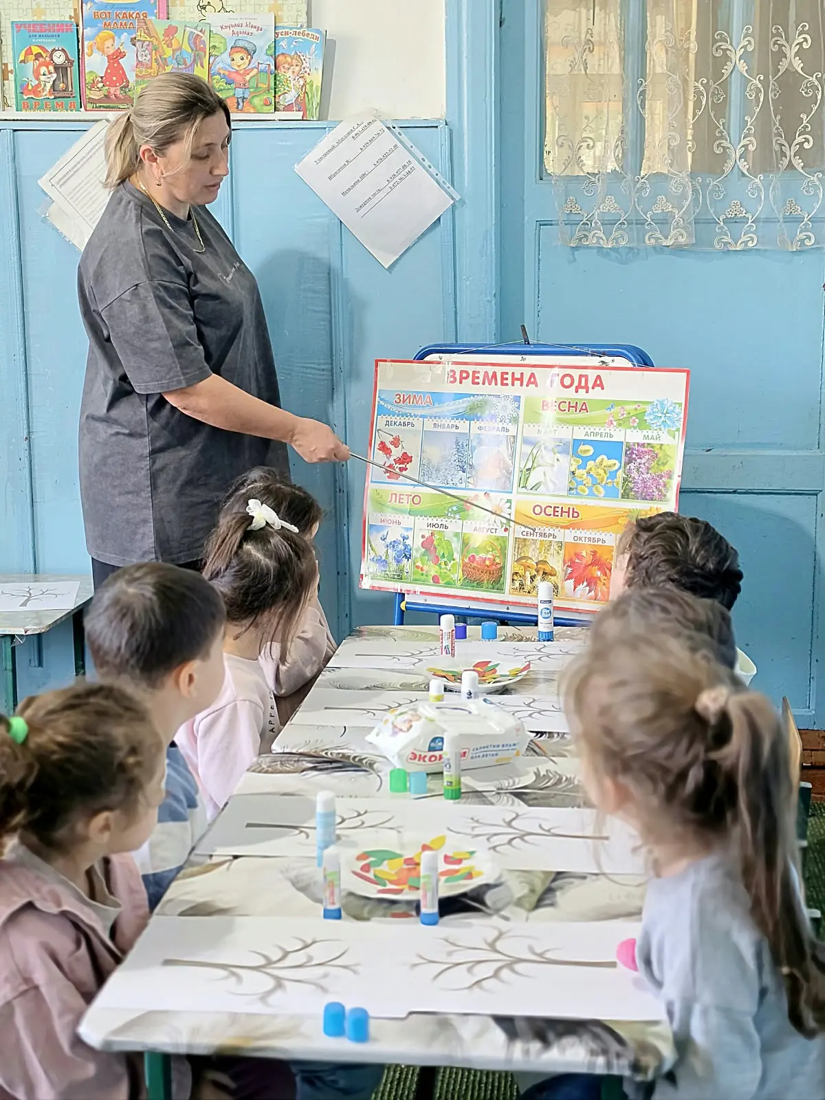 Аппликация на тему:"Осеннее дерево ".