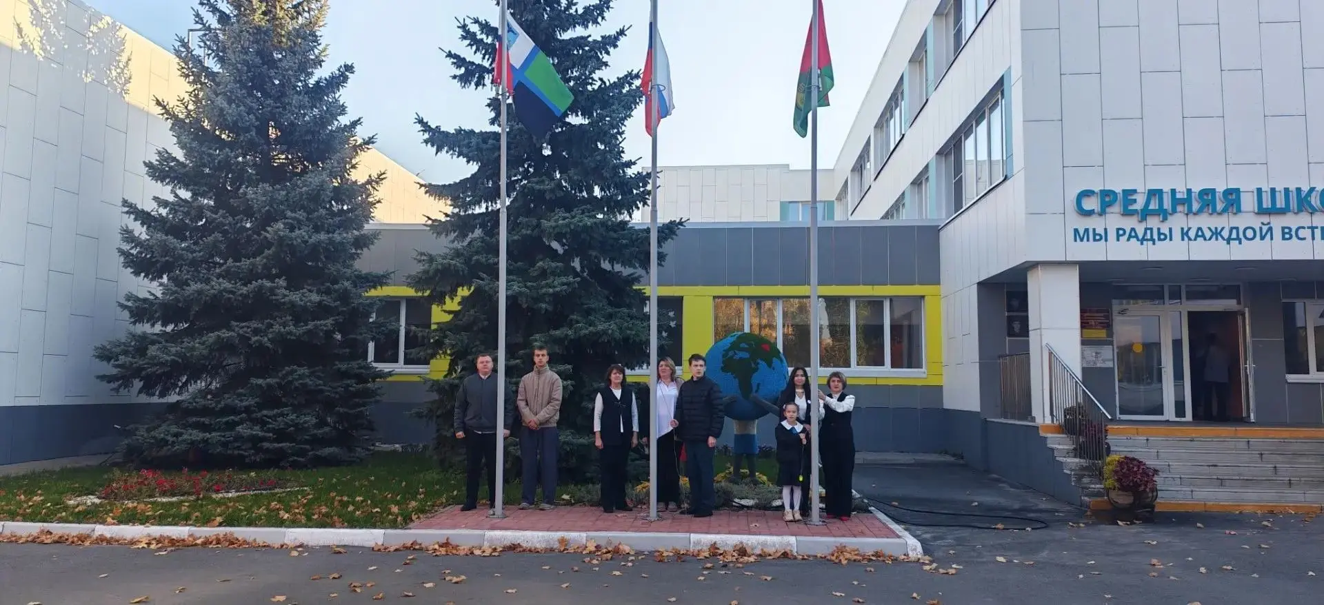 👩🏻‍🏫Новая учебная неделя стартовала с еженедельной торжественной линейки, исполнения...