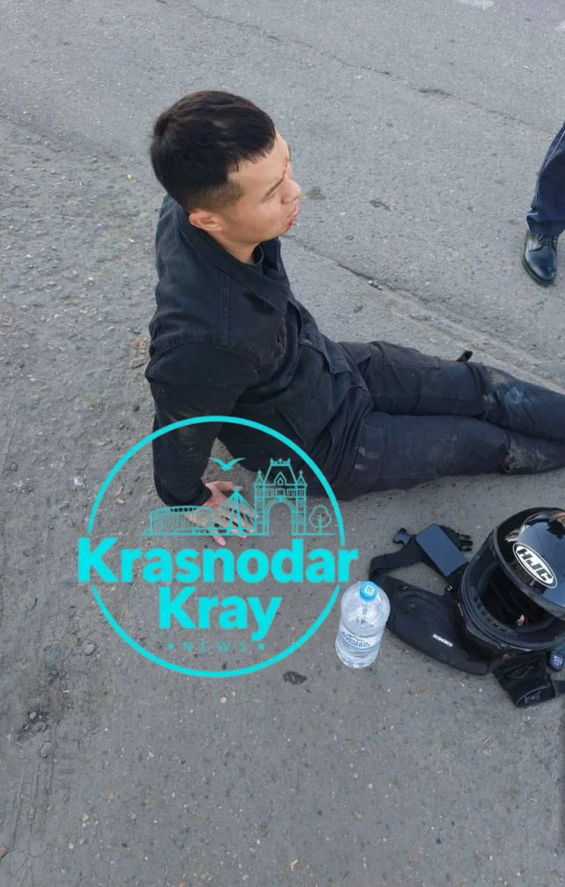 🏍 В Краснодаре грузовик раздавил мотоцикл — байкер выжил