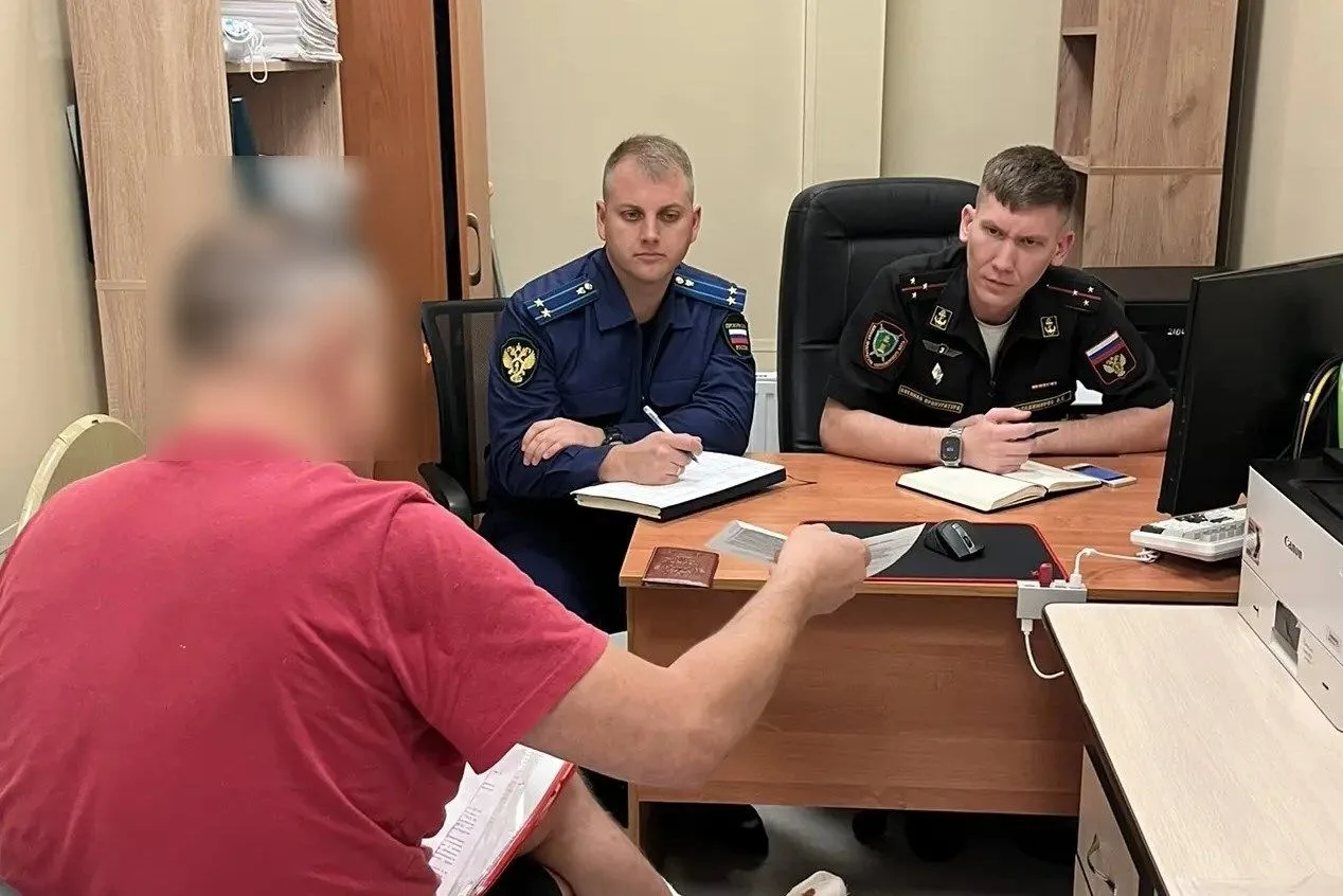 Заместитель прокурора Балаклавского района города Севастополя Николай Чистяков совместн...