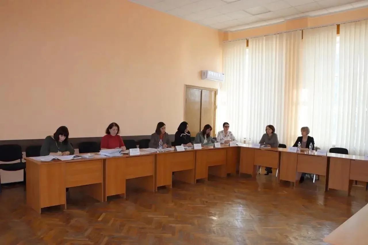 ✅ В Лутугинском округе состоялось очередное заседание Районной комиссии по делам несове...