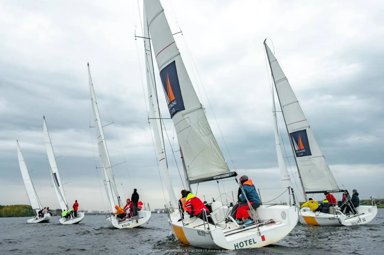 ⛵ В Строгино проходит Кубок Москвы по матчевым гонкам на яхтах MX700