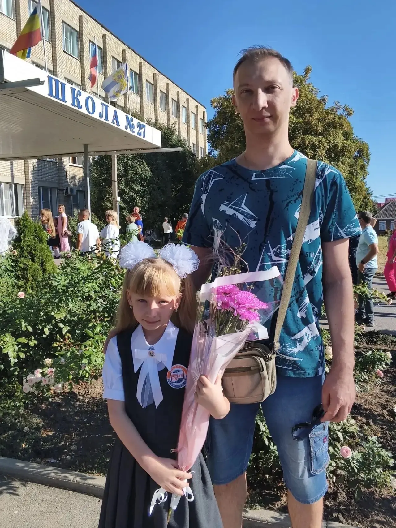 📌 Ученица 1 «В» класса Анна Гусейнова от всей души поздравляет своего любимого папу с ...