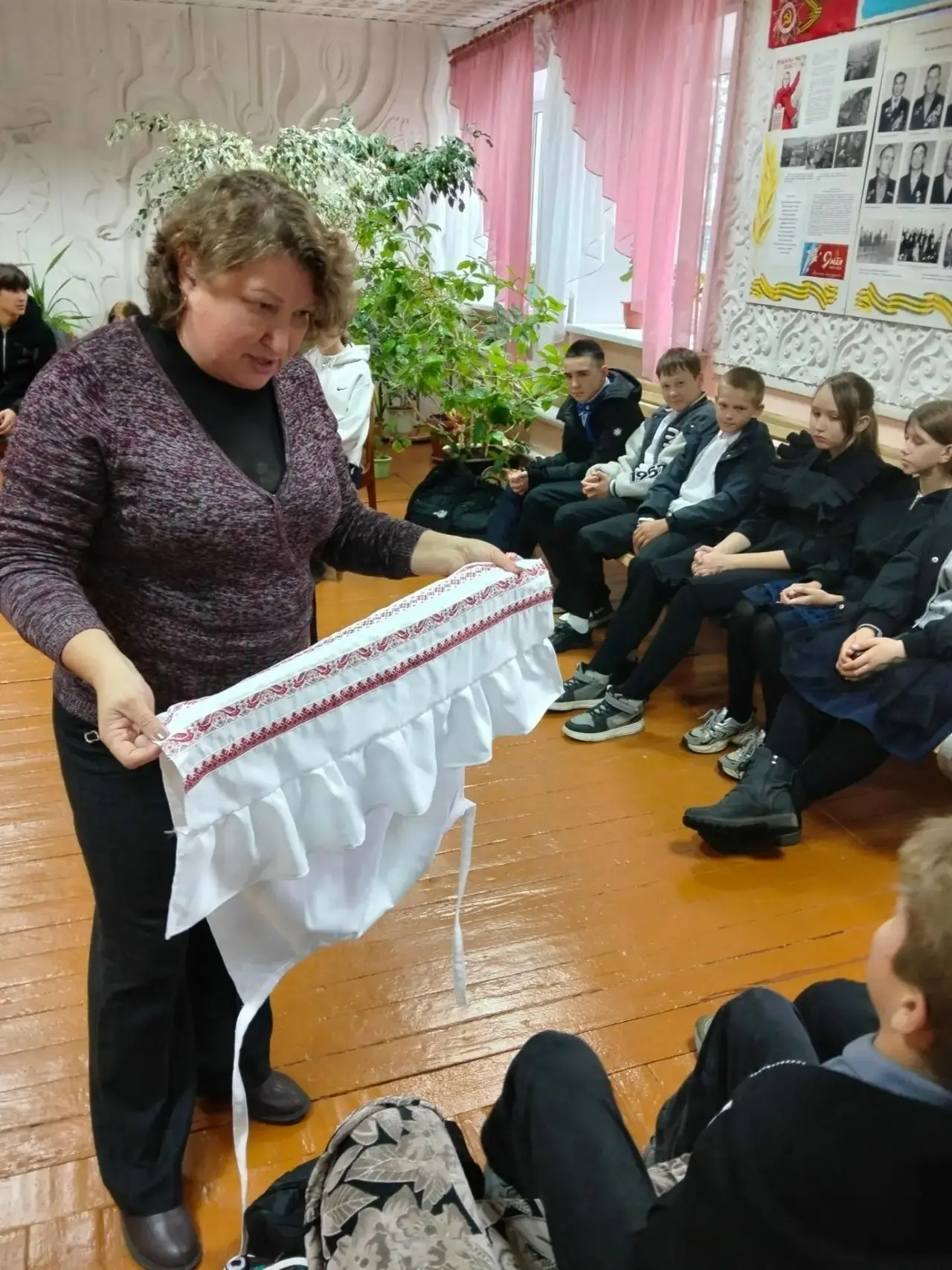В рамках проекта  "Пушкинская карта"  учащиеся МАОУ СОШ с.Баженово  посетили яркую  и н...