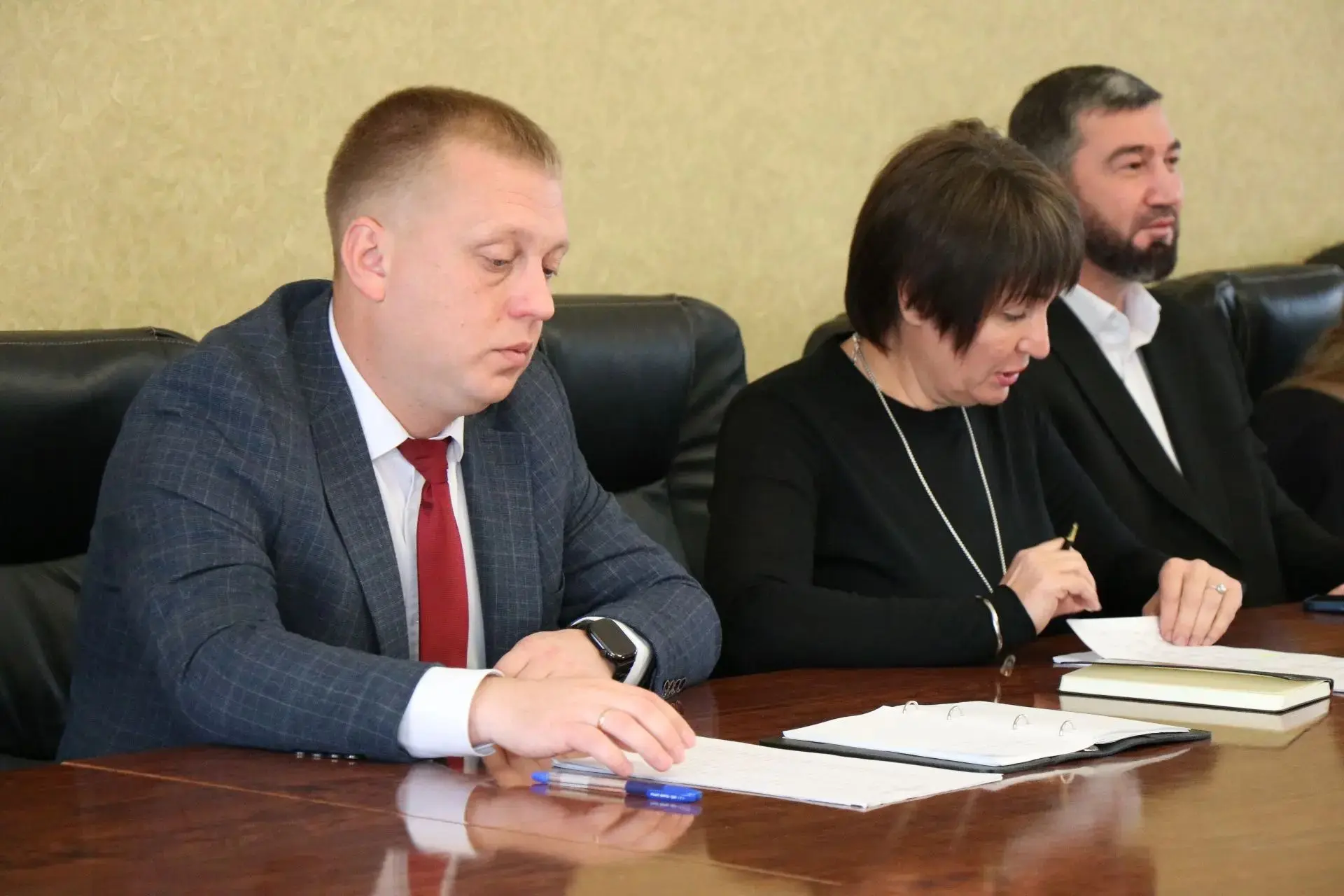 Глава Прохладненского района Максим Ломов провёл рабочее совещание
