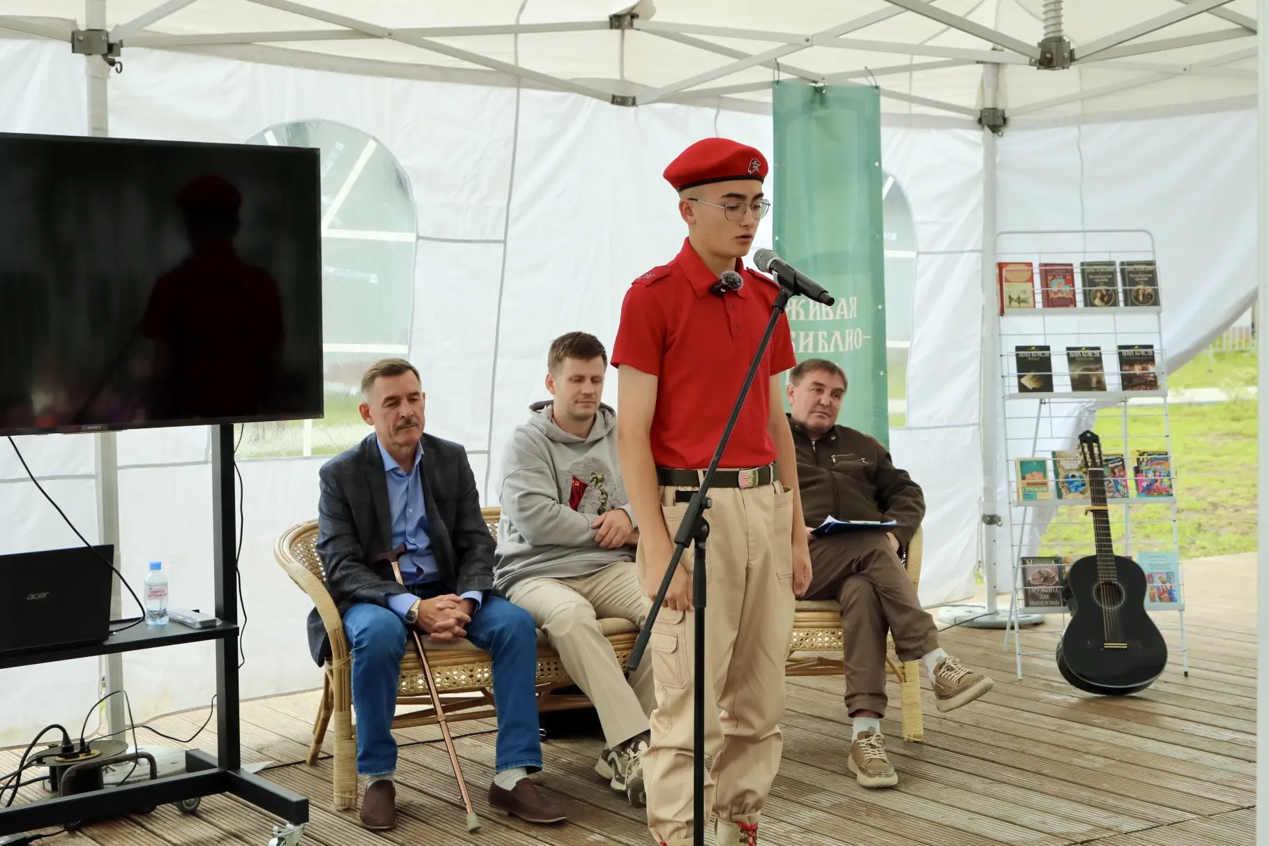 Наши ребята Дима Мерзликин, Рома Оскорбин и Юлиан Олегович выступили на "Библиофесте" в...