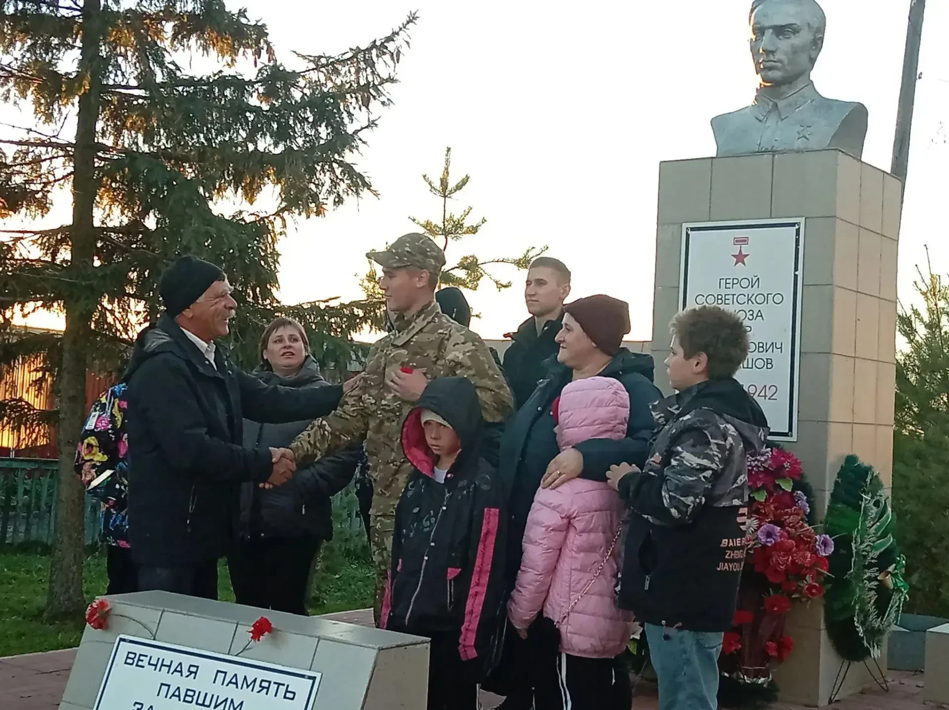 Проводили земляка на службу