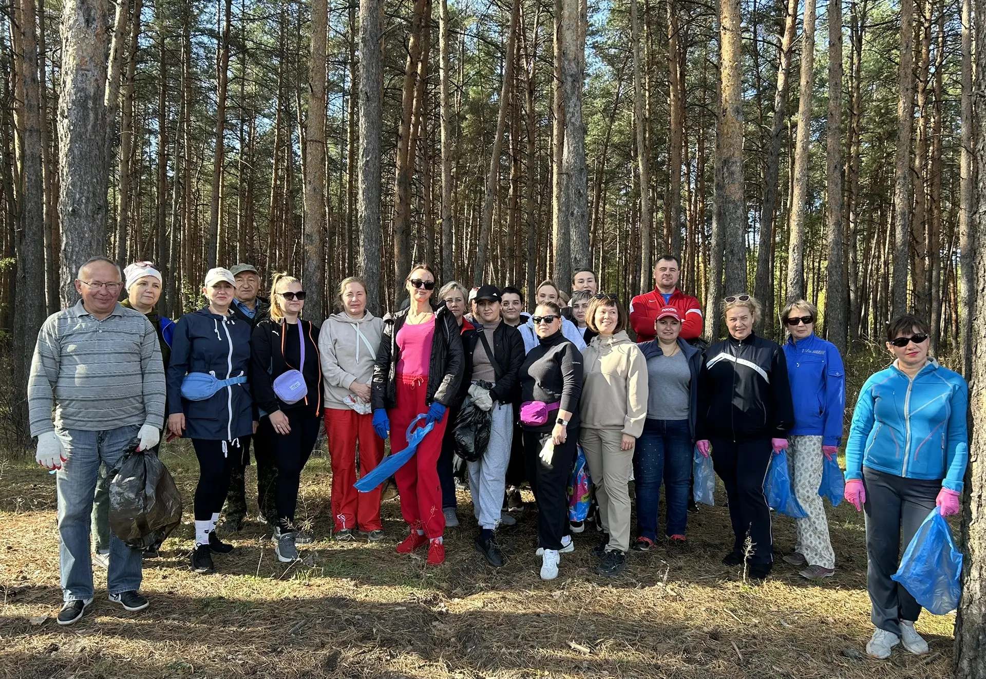 Сегодня наш коллектив сменил офисные будни на свежий воздух! 🌳💪