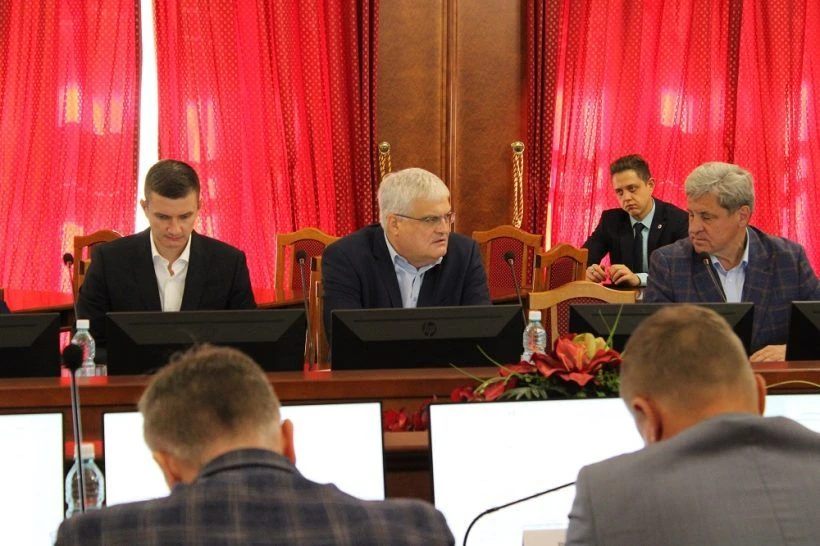 На заседании комитета Законодательного Собрания Новосибирской области по строительству,...