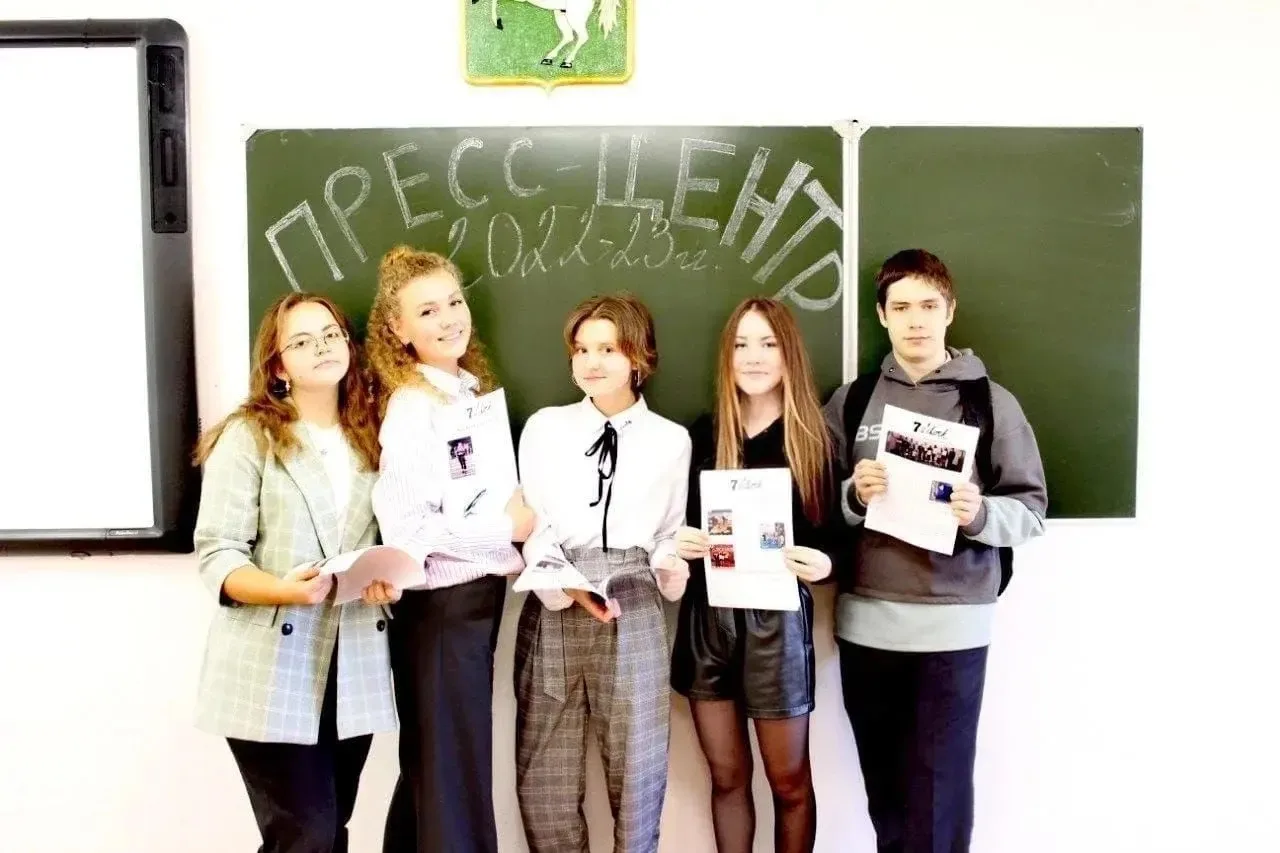 «С теплотой сквозь годы» говорят и совсем недавние выпускники, еще студенты. Но так душ...