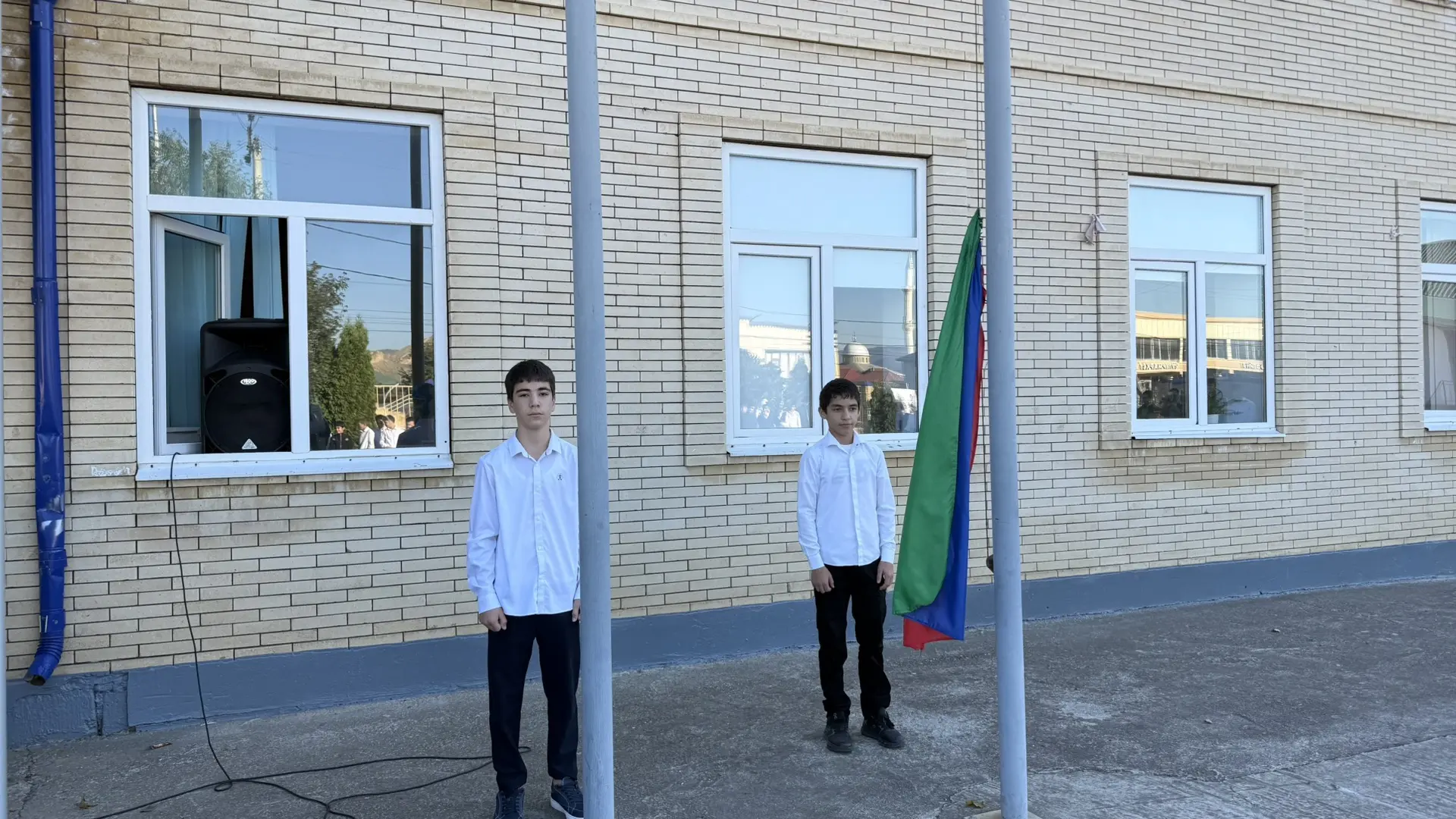 🇷🇺Сегодня в нашей школе прошла еженедельная торжественная линейка, посвященная поднят...