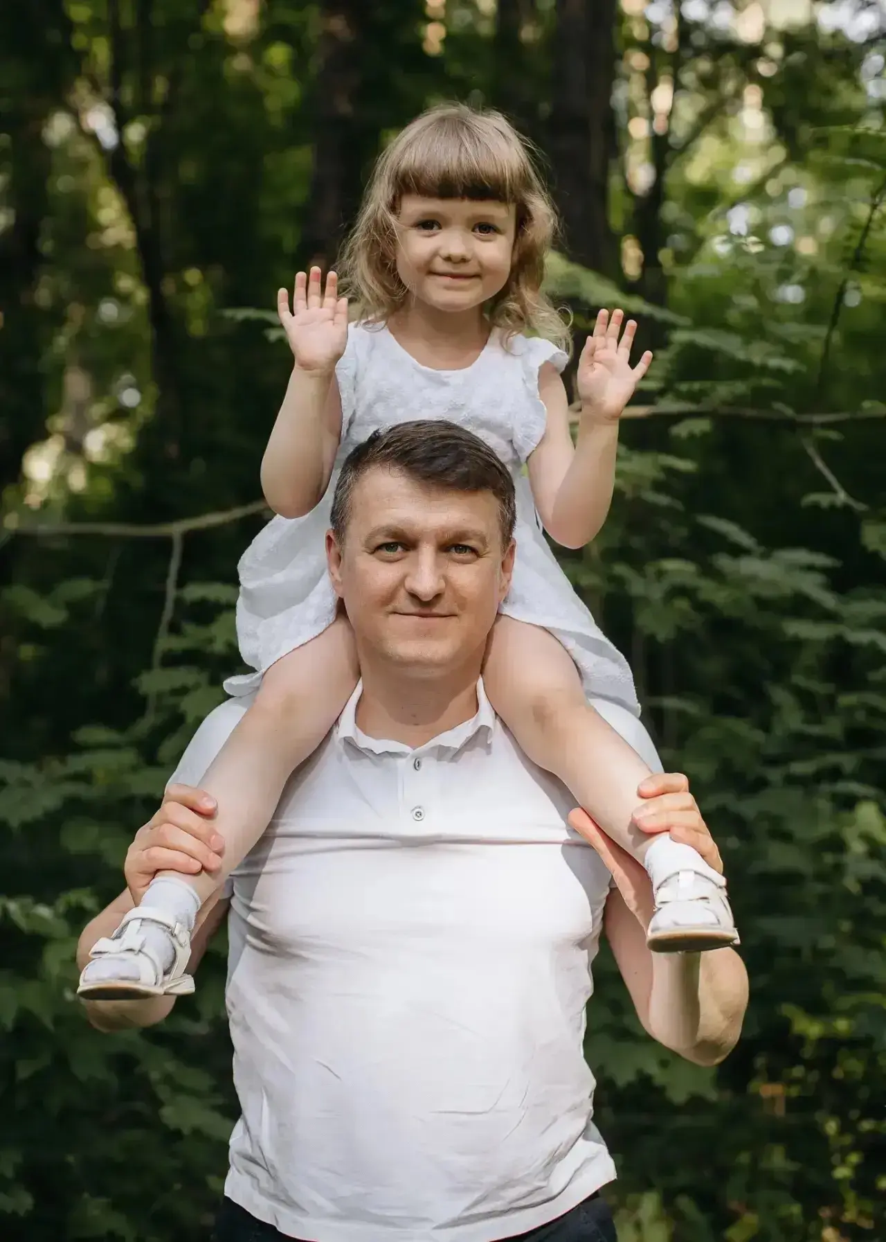 Осторожно! На фото — уменьшенная копия папы. Сходство максимальное, обаяние — на все сто.