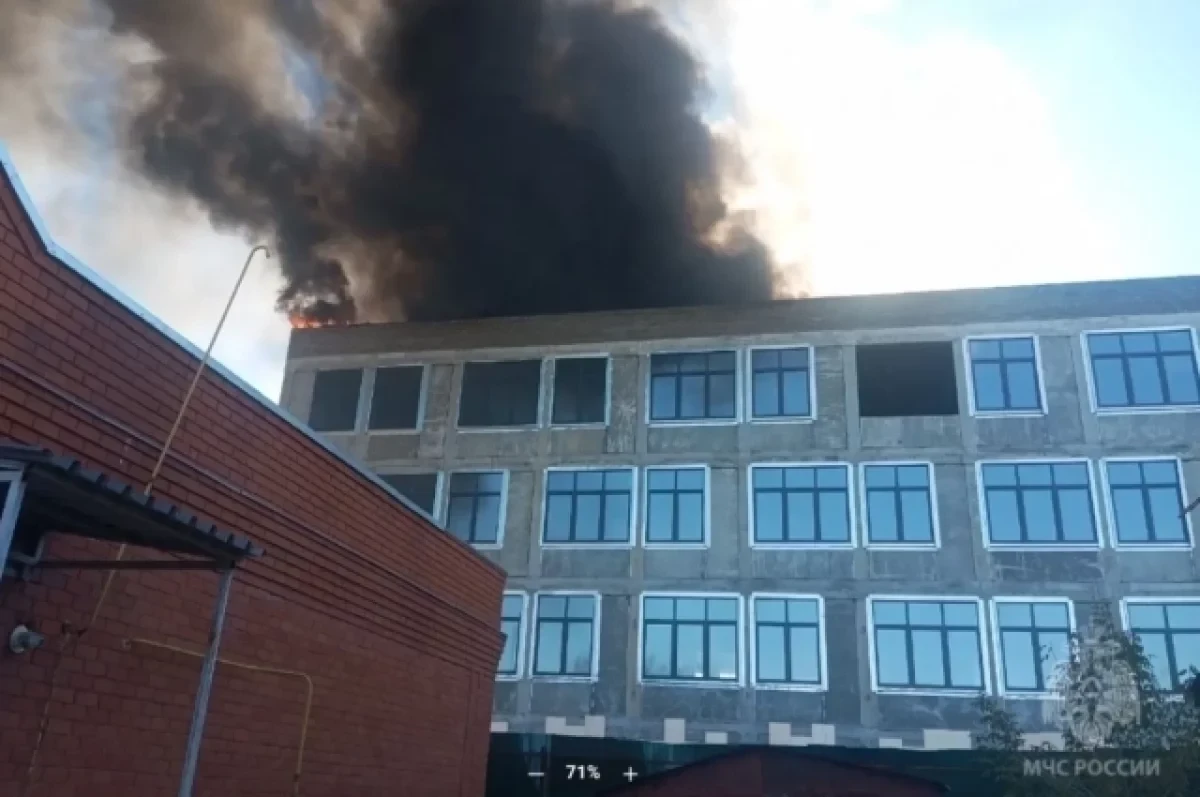 🔥 В Нолинске горела кровля строящейся школы
