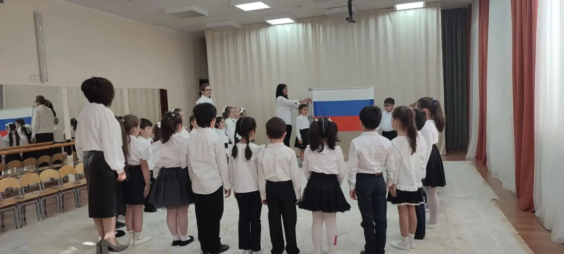 Торжественная церемония поднятия флага состоялась в нашем детском саду!